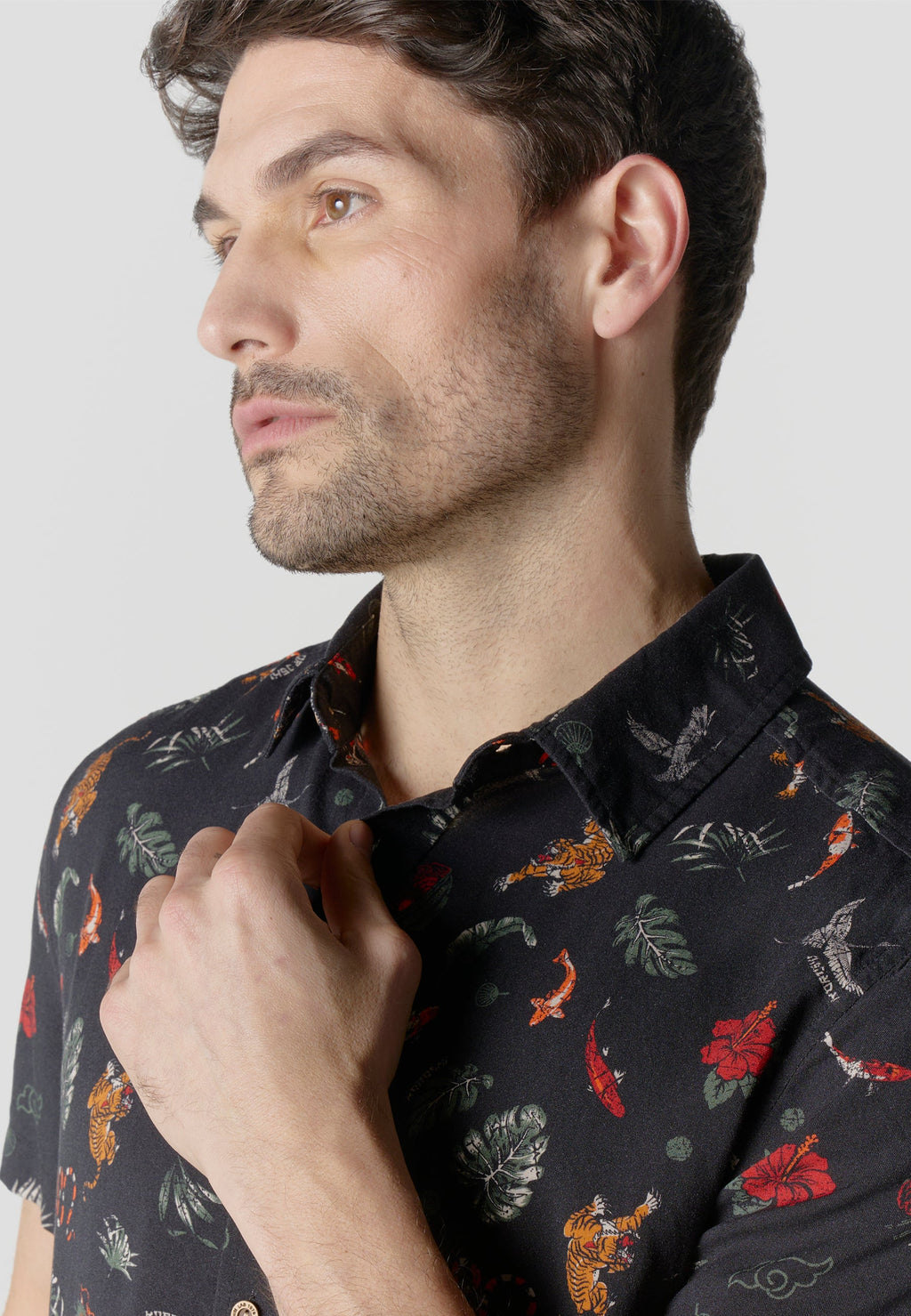 Camisa Hombre Manga Corta Estampado Tropical Viscosa – Koroshi 2611CC40