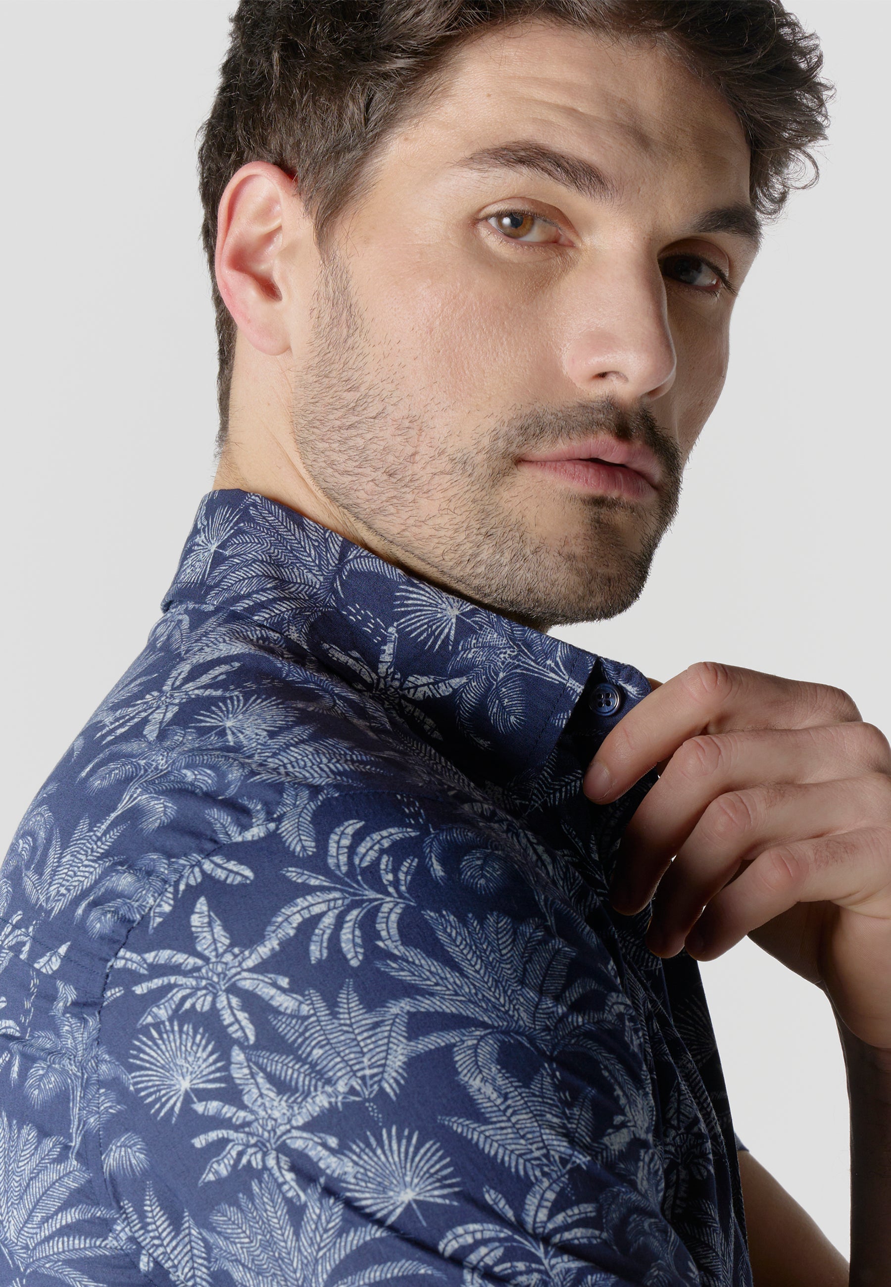 Camisa Hombre Manga Corta Algodón Estampado Tropical – Koroshi 2611CC43