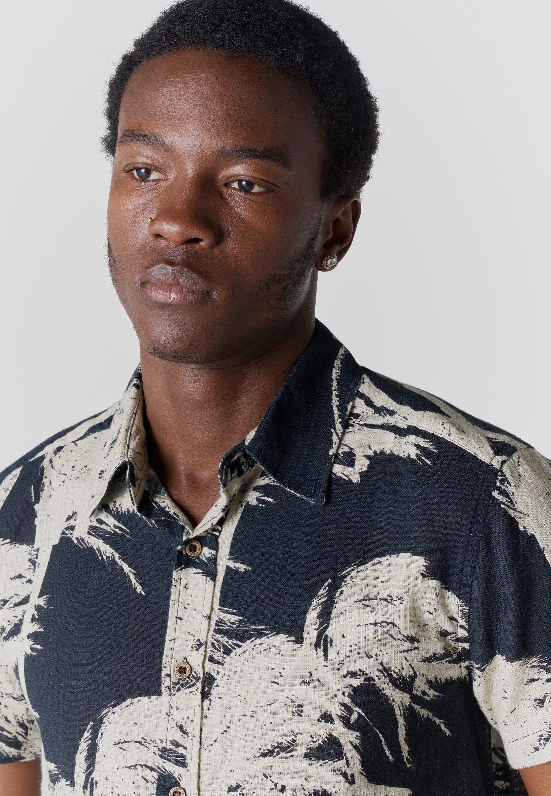 Camisa Hombre Manga Corta Algodón Slub Estampado Tropical – Koroshi 2611CC45