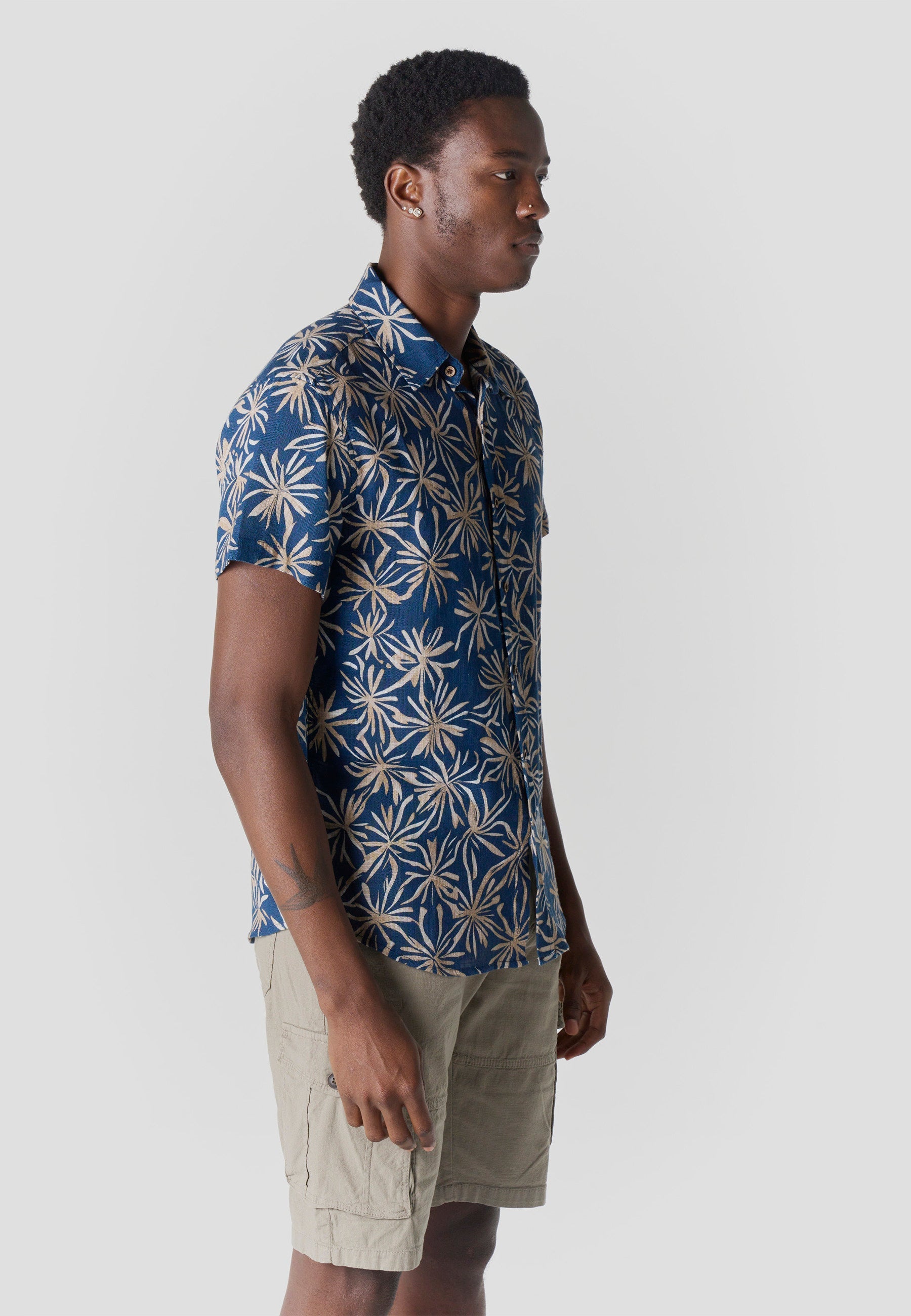 Camisa Hombre Manga Corta Algodón Slub Estampado Tropical – Koroshi 2611CC45