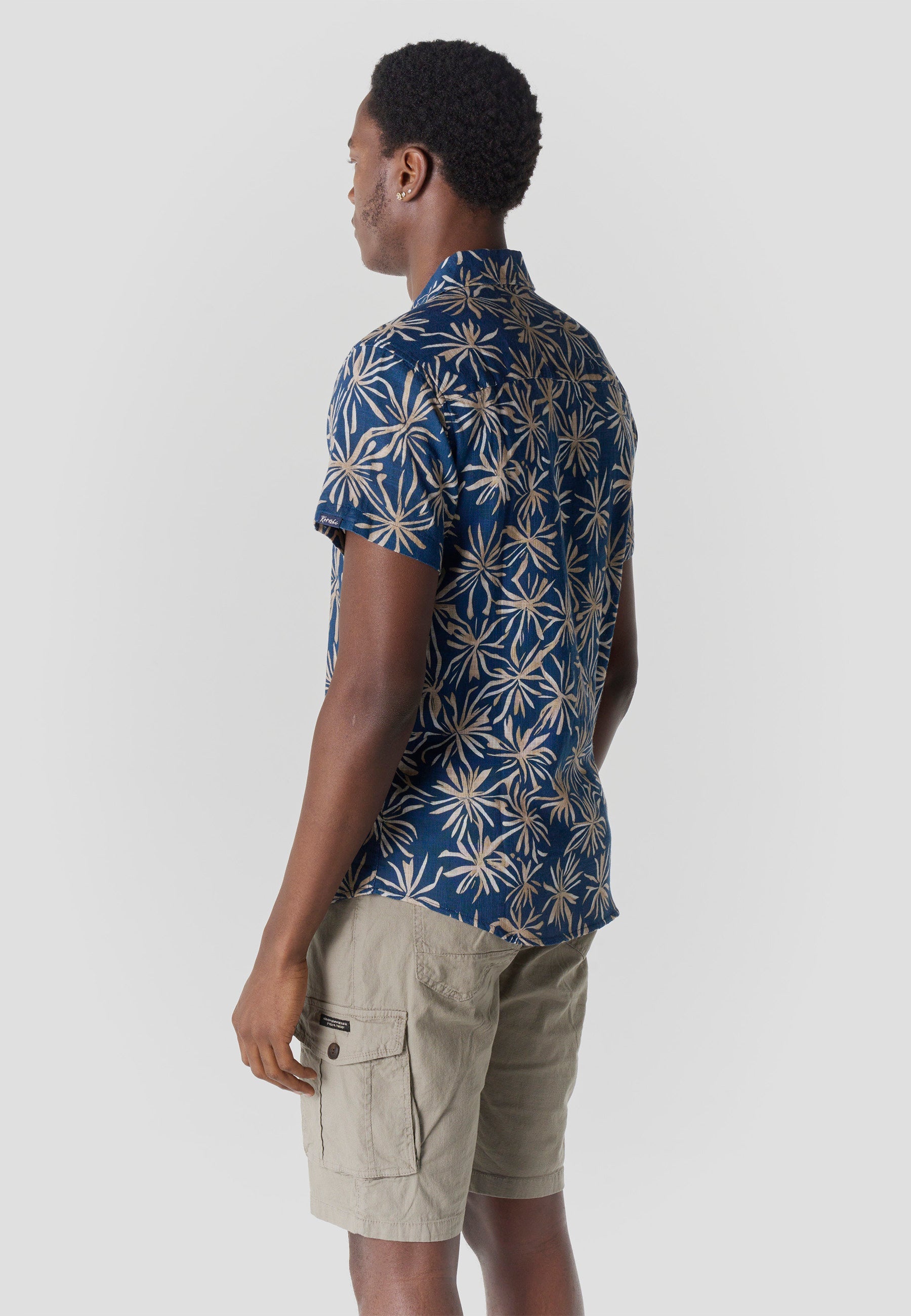 Camisa Hombre Manga Corta Algodón Slub Estampado Tropical – Koroshi 2611CC45