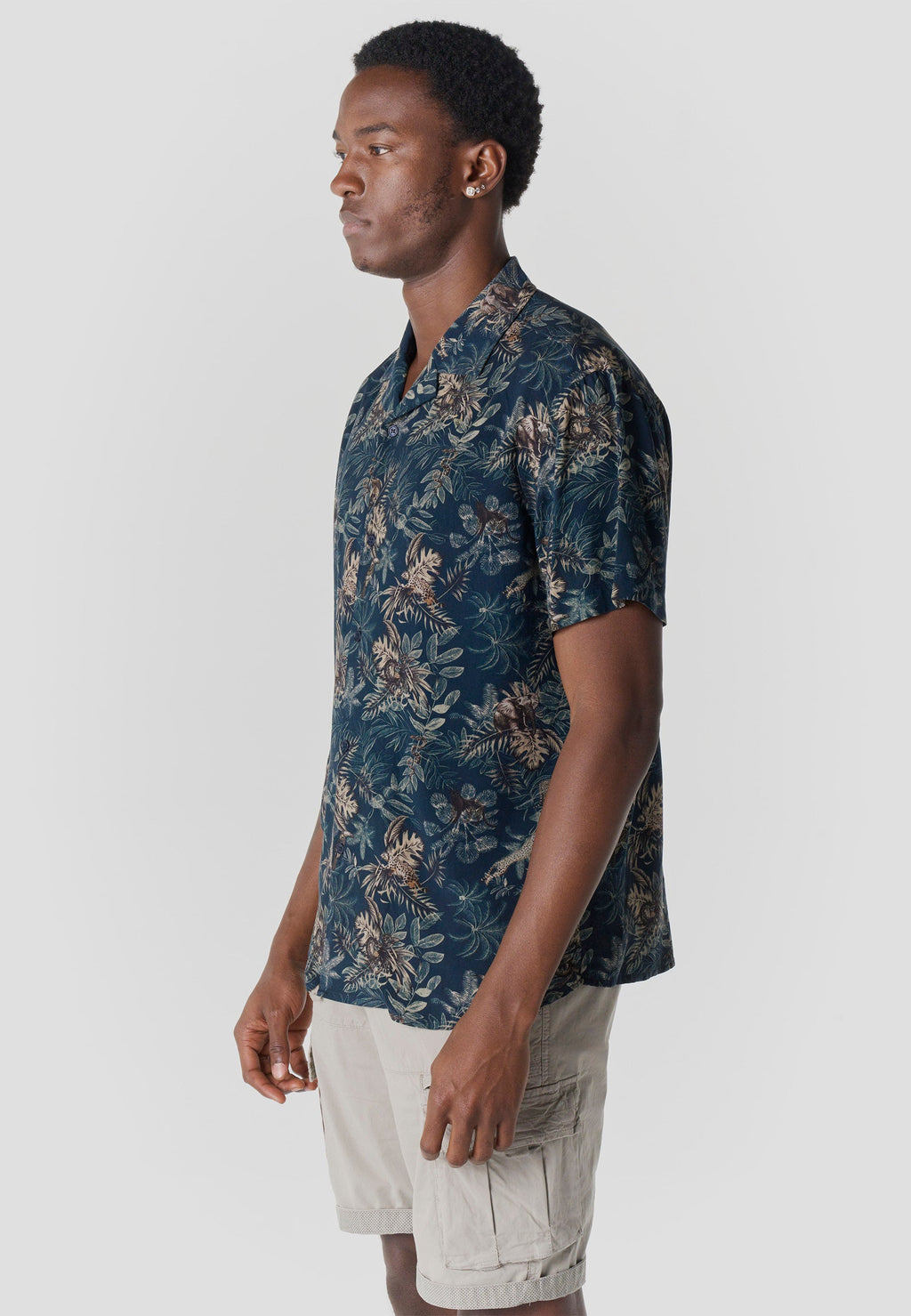Camisa Hombre Manga Corta Relaxed Cuello Cubano Estampado Tropical Viscosa – Koroshi 2611CC48