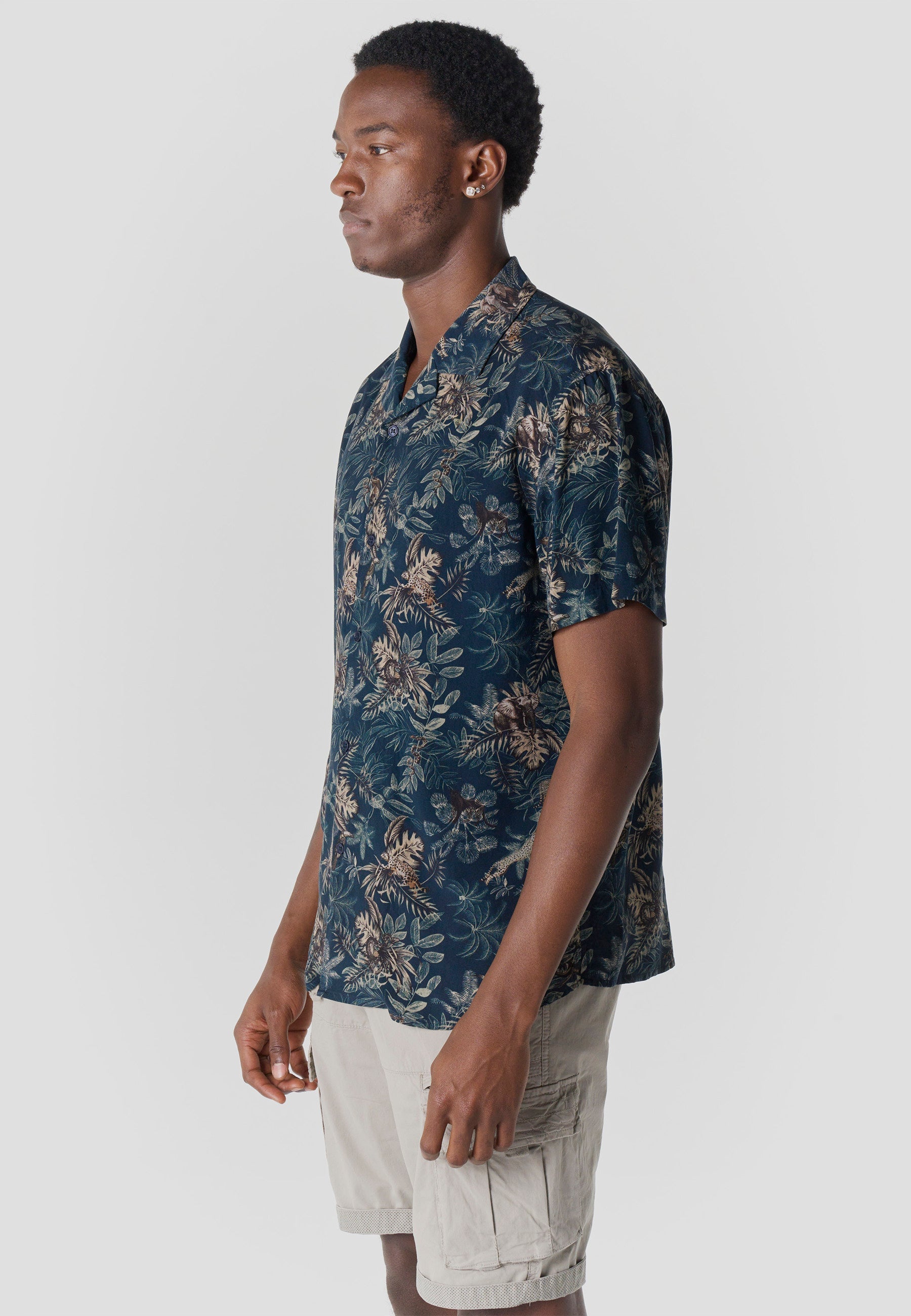 Camisa Hombre Manga Corta Relaxed Cuello Cubano Estampado Tropical Viscosa – Koroshi 2611CC48