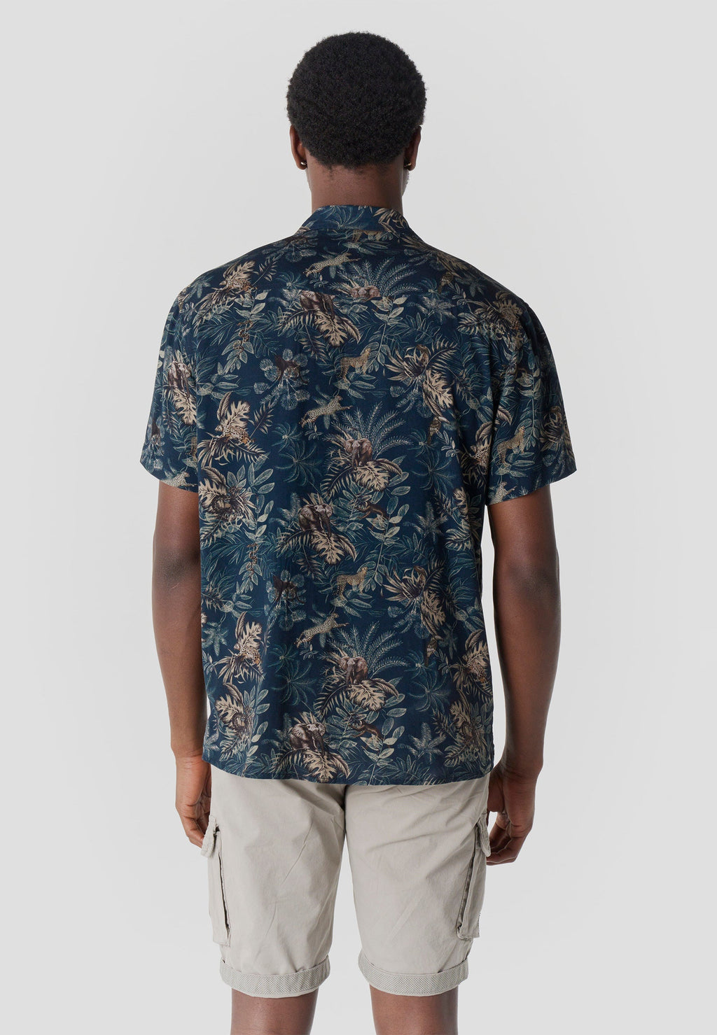 Camisa Hombre Manga Corta Relaxed Cuello Cubano Estampado Tropical Viscosa – Koroshi 2611CC48
