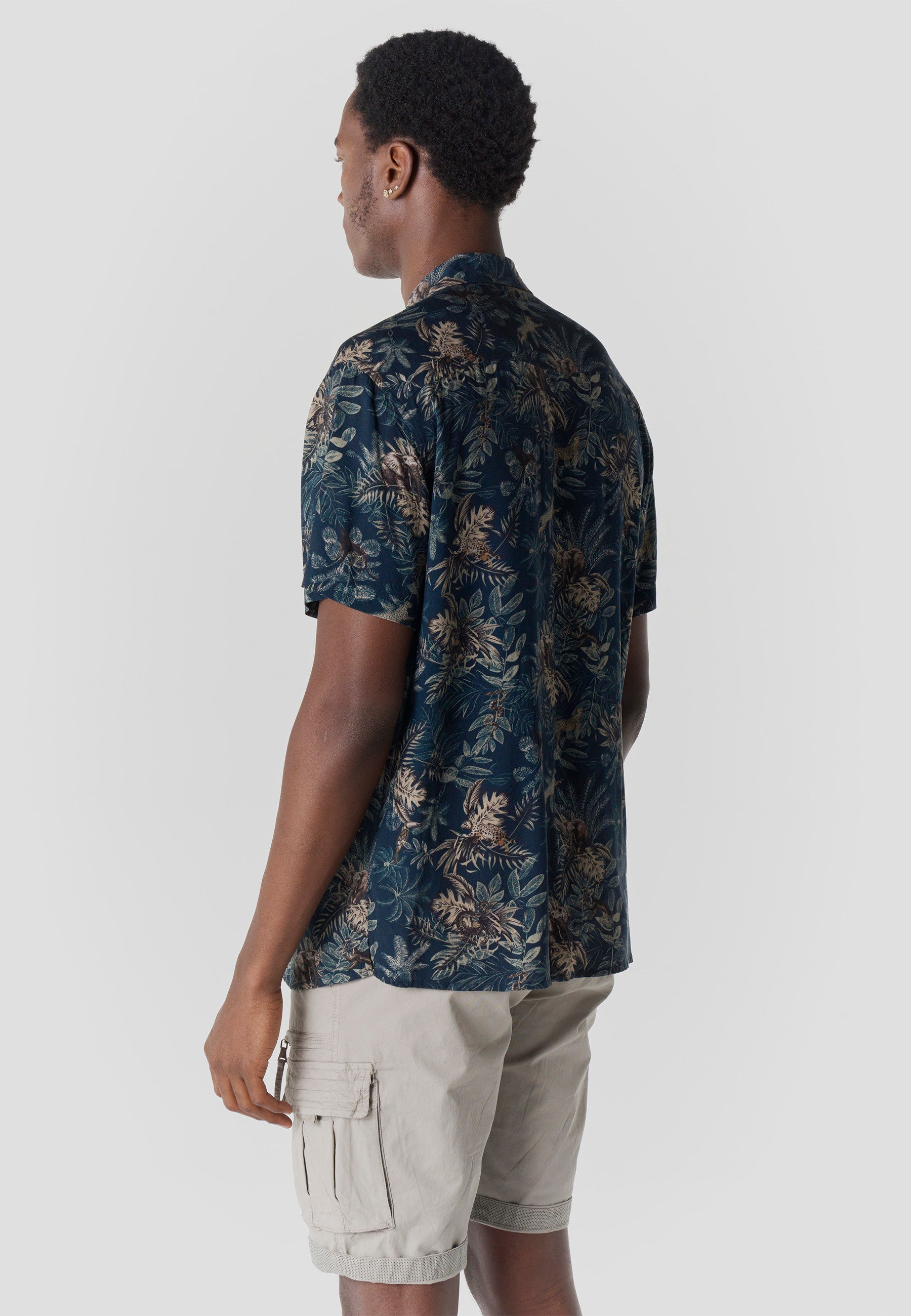 Camisa Hombre Manga Corta Relaxed Cuello Cubano Estampado Tropical Viscosa – Koroshi 2611CC48
