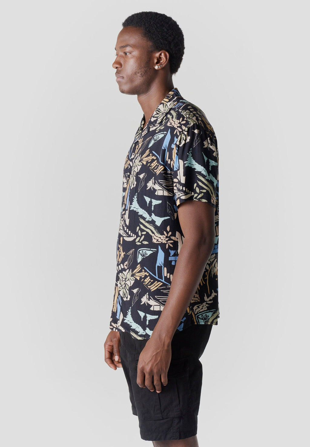 Camisa Hombre Manga Corta Relaxed Cuello Cubano Estampado Tropical Viscosa – Koroshi 2611CC48