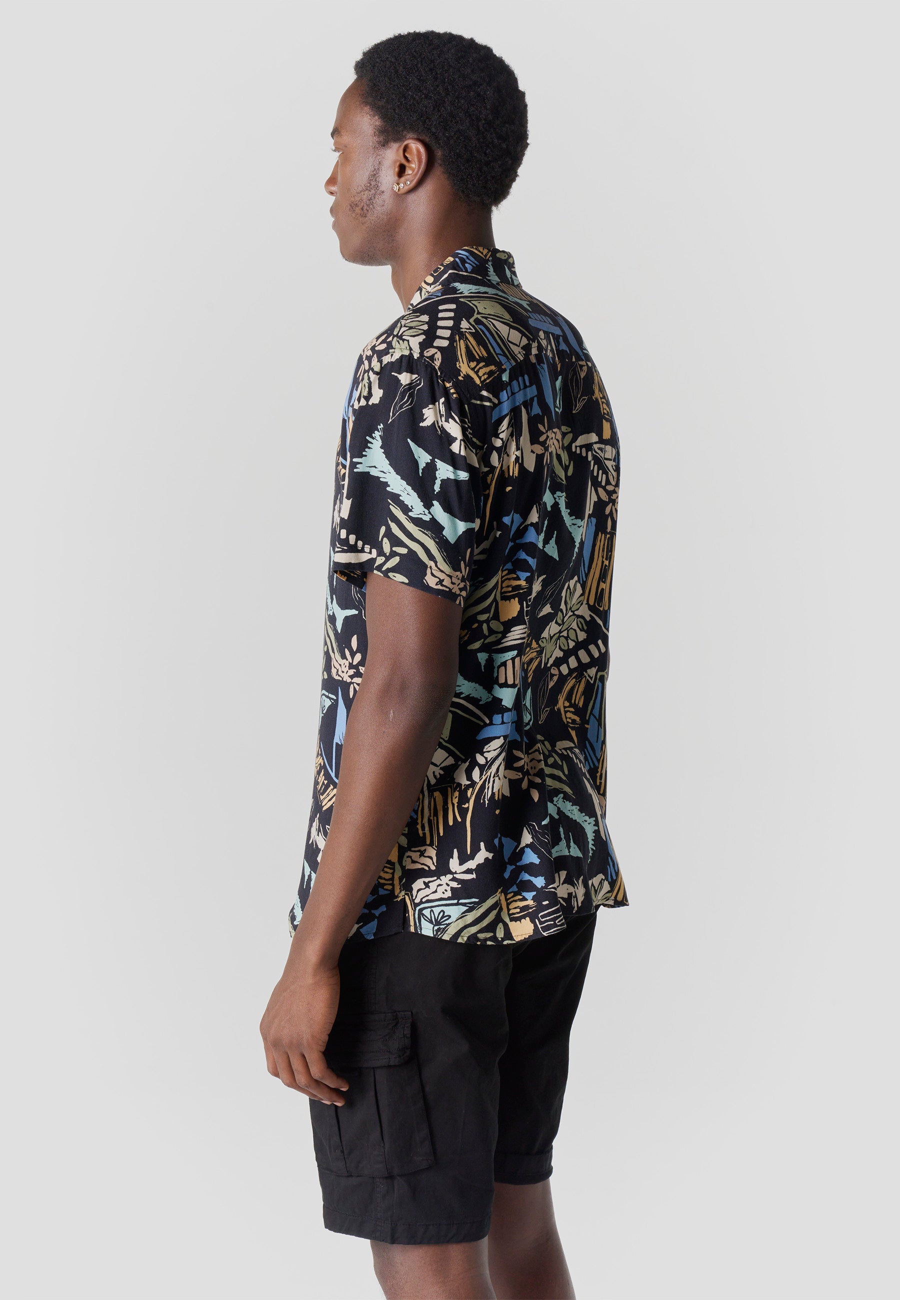 Camisa Hombre Manga Corta Relaxed Cuello Cubano Estampado Tropical Viscosa – Koroshi 2611CC48
