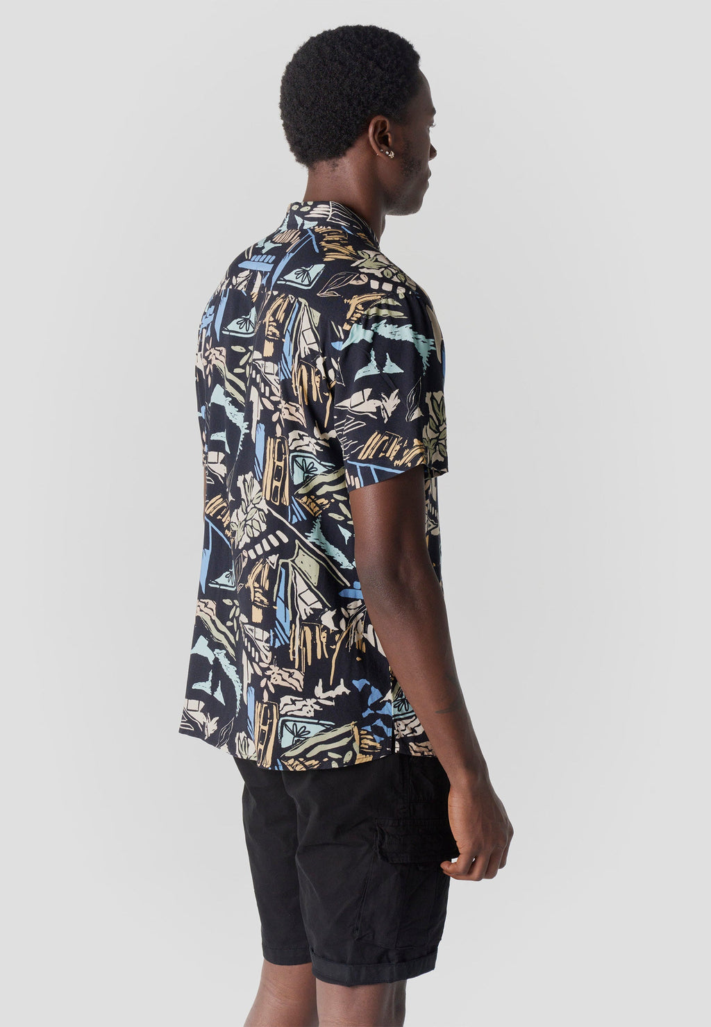Camisa Hombre Manga Corta Relaxed Cuello Cubano Estampado Tropical Viscosa – Koroshi 2611CC48