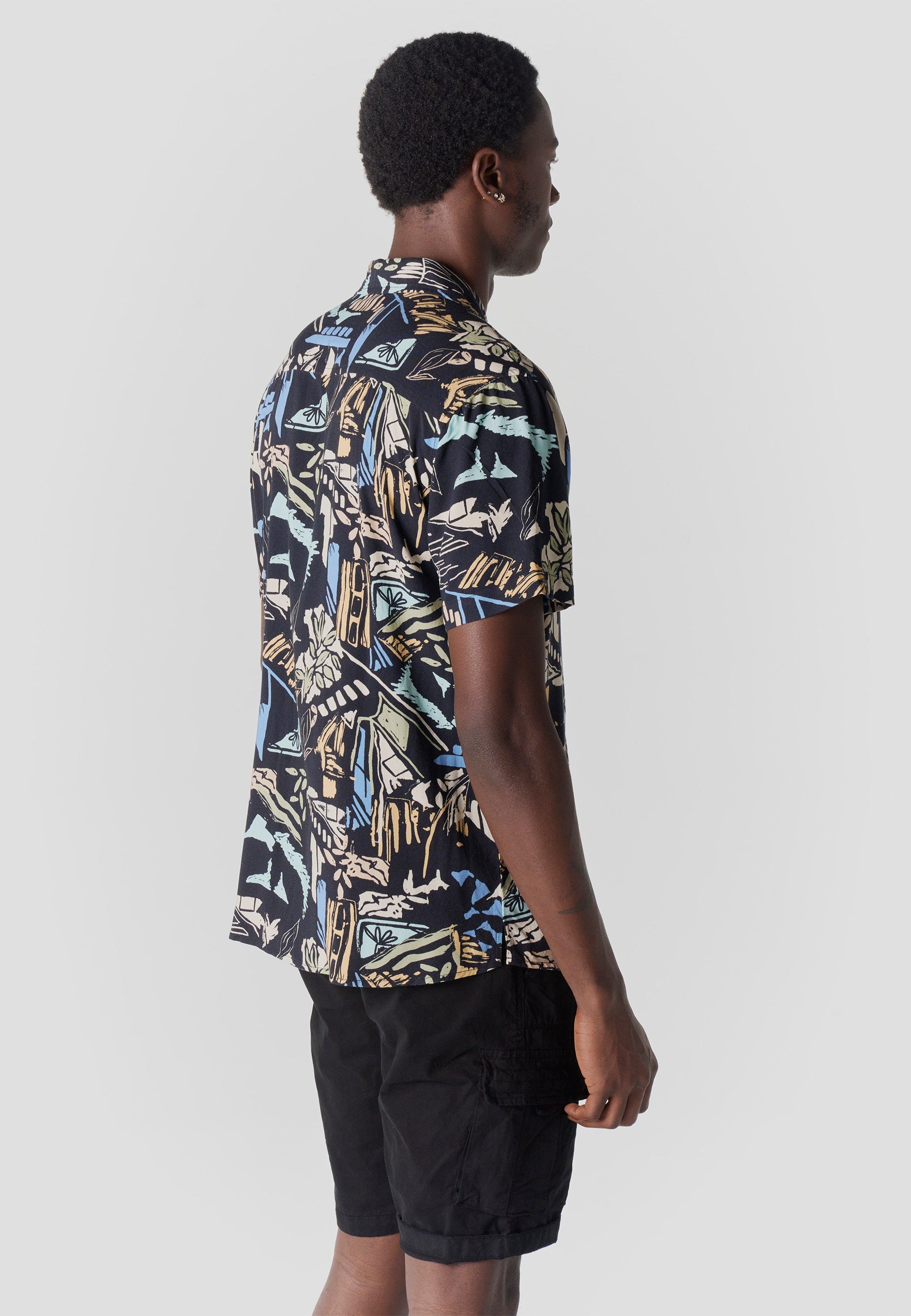 Camisa Hombre Manga Corta Relaxed Cuello Cubano Estampado Tropical Viscosa – Koroshi 2611CC48