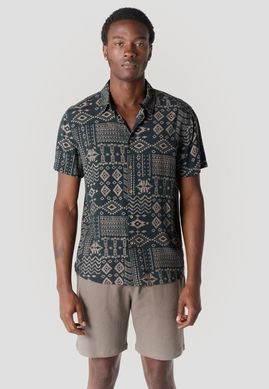 Camisa Hombre Manga Corta Relaxed Estampado Étnico Azteca Viscosa – Koroshi 2611CC49