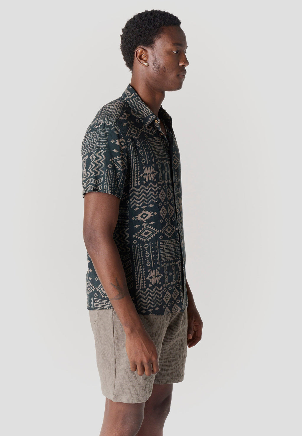 Camisa Hombre Manga Corta Relaxed Estampado Étnico Azteca Viscosa – Koroshi 2611CC49