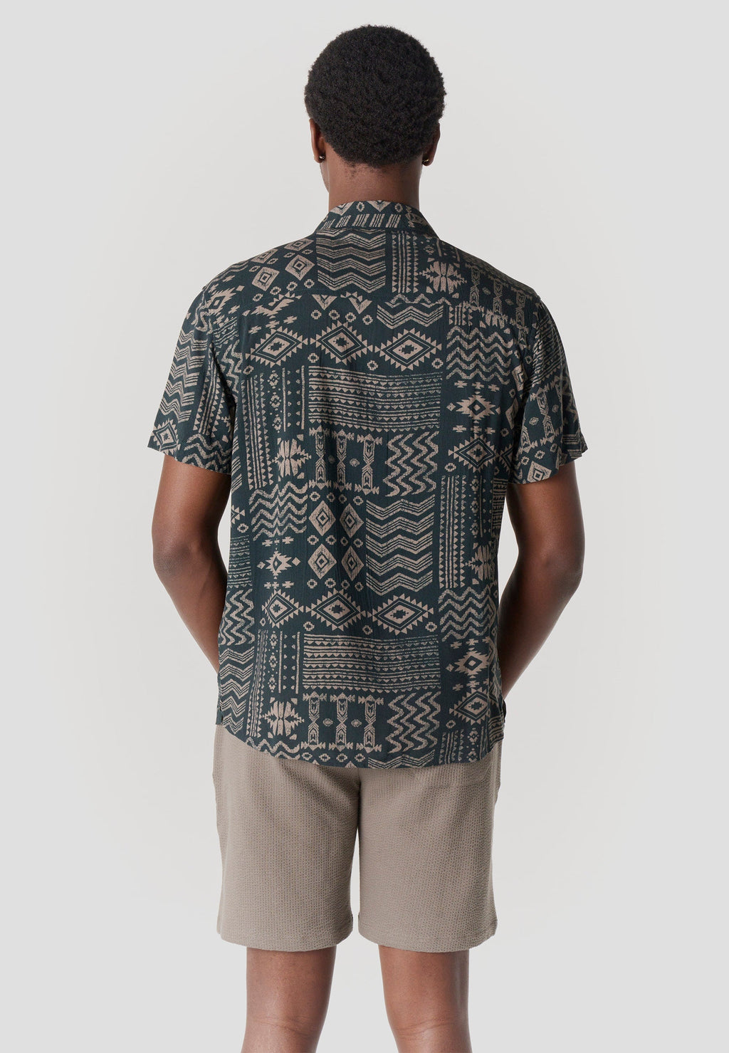 Camisa Hombre Manga Corta Relaxed Estampado Étnico Azteca Viscosa – Koroshi 2611CC49