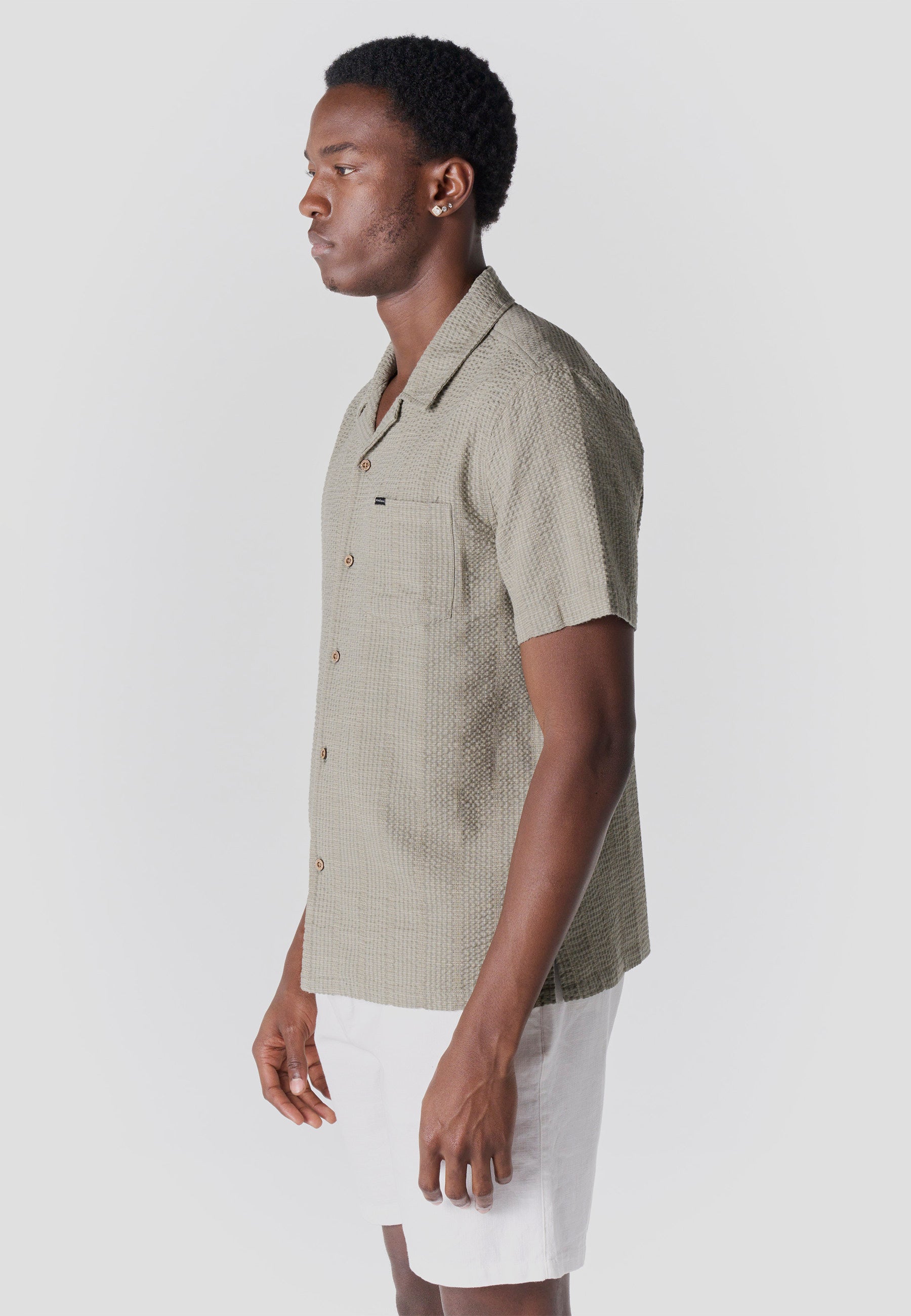 Camisa Hombre Manga Corta Cuello Cubano Algodón Kaki – Koroshi 2611CC61