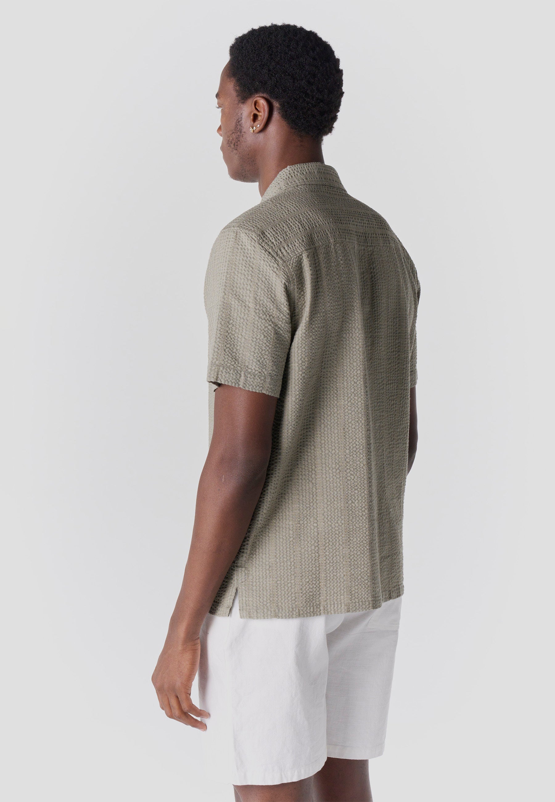 Camisa Hombre Manga Corta Cuello Cubano Algodón Kaki – Koroshi 2611CC61