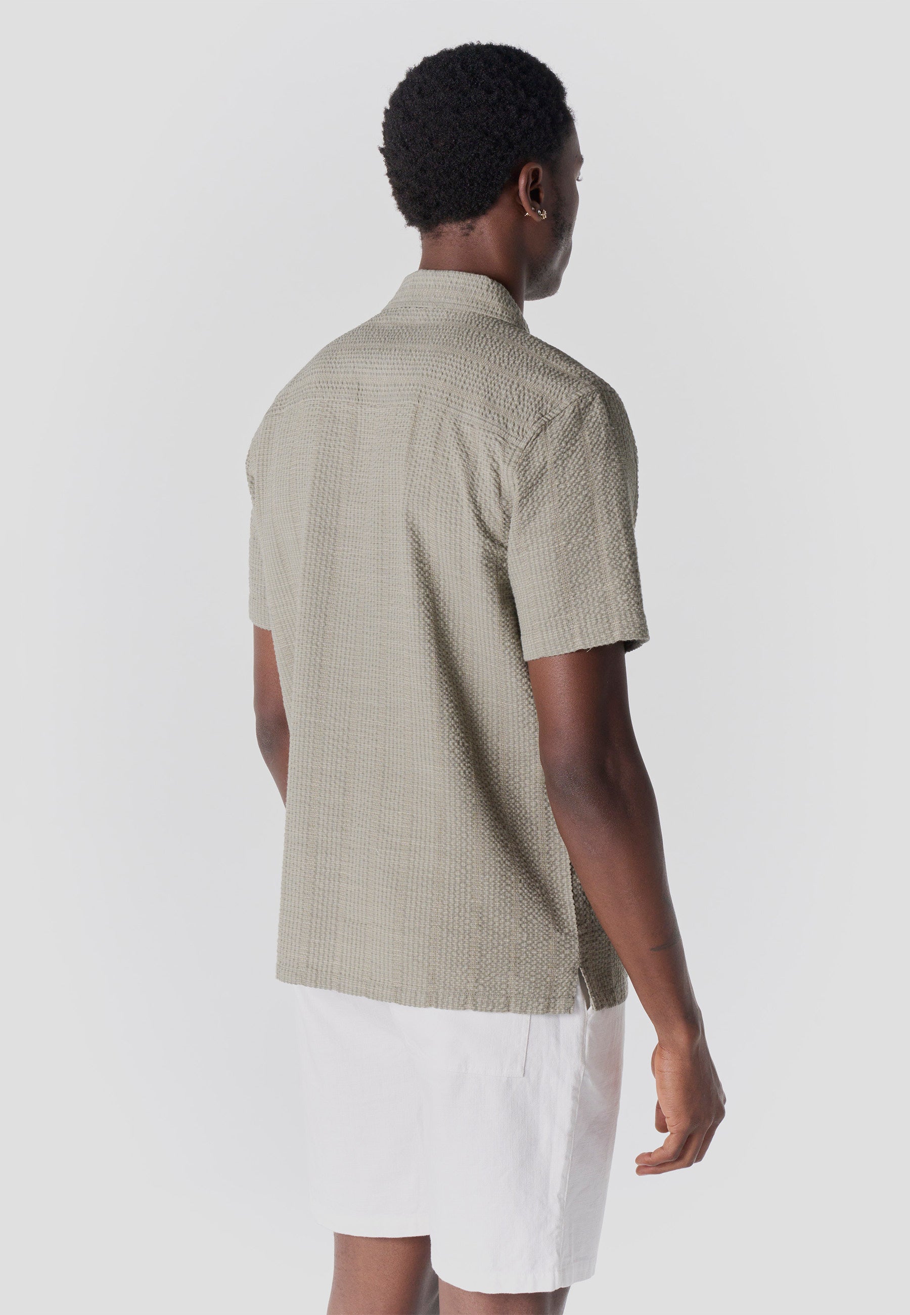Camisa Hombre Manga Corta Cuello Cubano Algodón Kaki – Koroshi 2611CC61