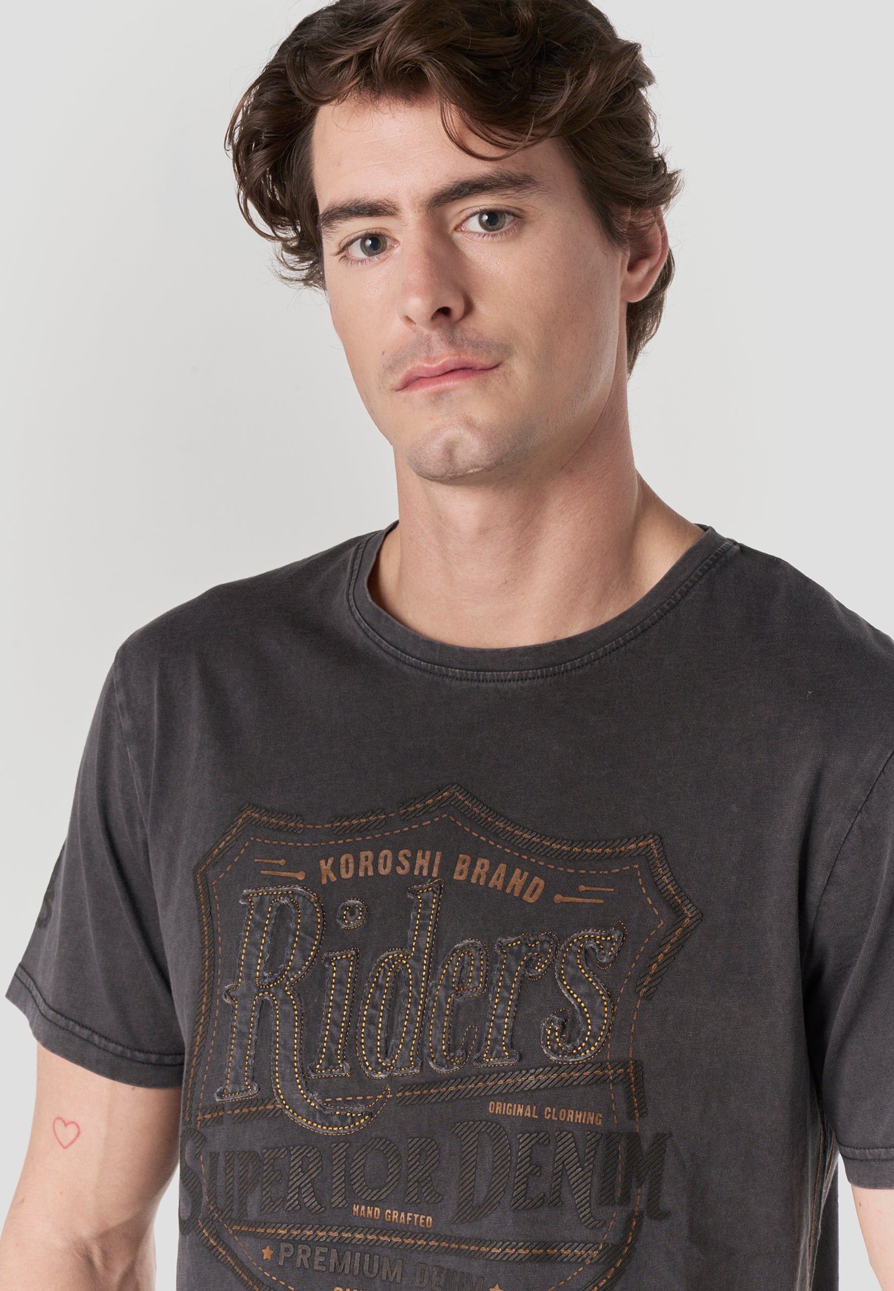 Camiseta Hombre Manga Corta Lavada Print Riders Negra – Koroshi