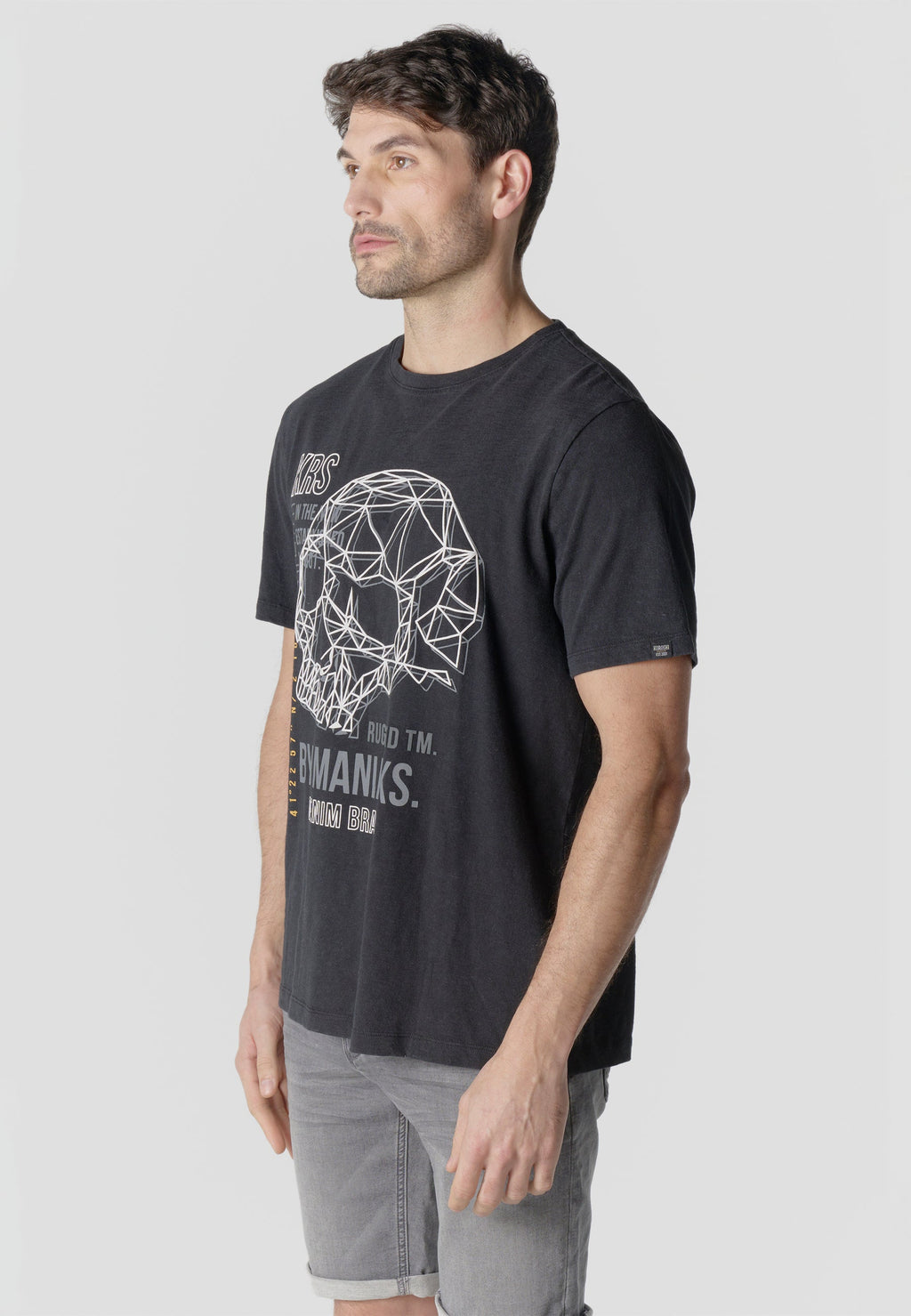 Camiseta Hombre Manga Corta Estampado Calavera Geométrica Negra – Koroshi