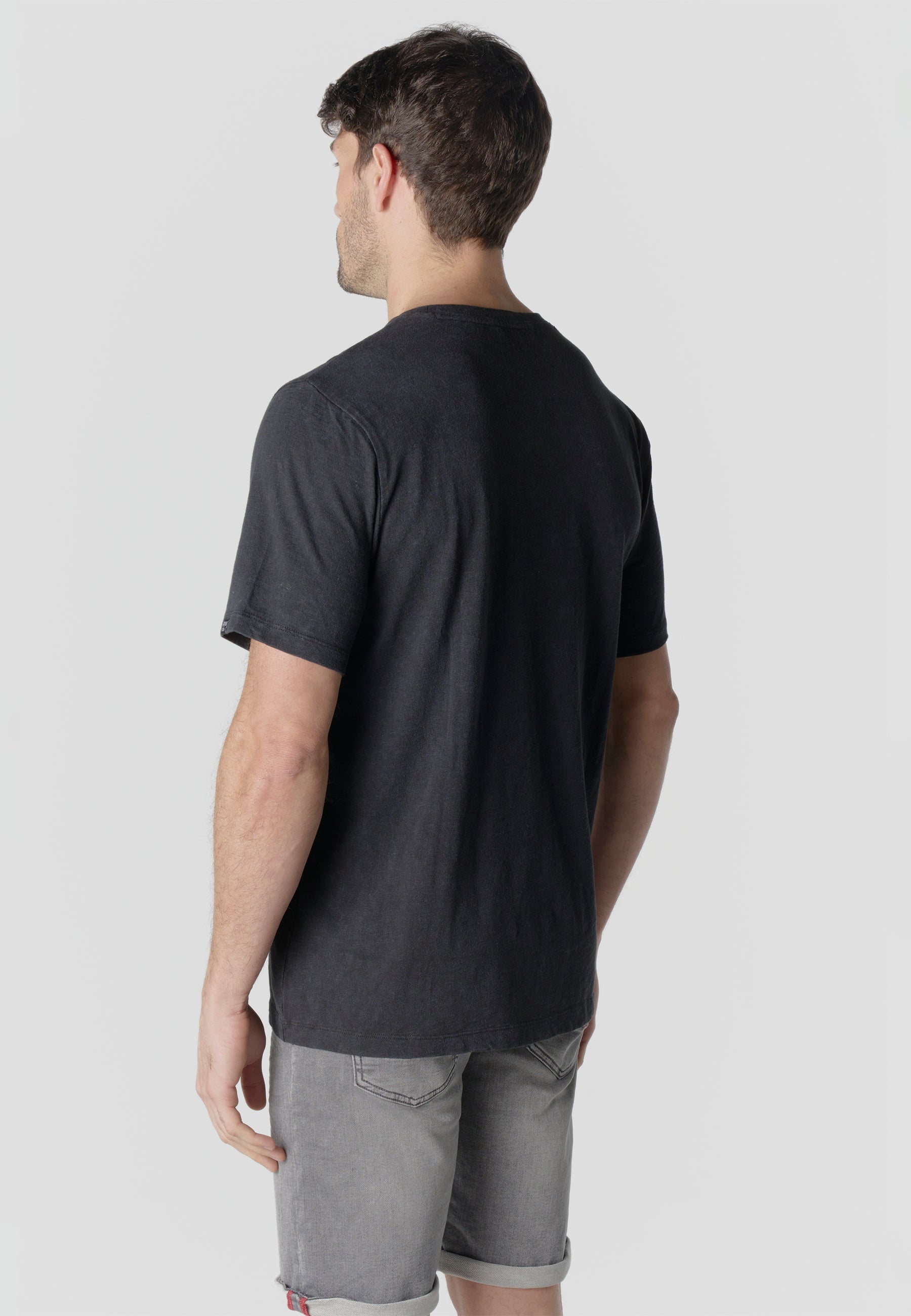 Camiseta Hombre Manga Corta Estampado Calavera Geométrica Negra – Koroshi