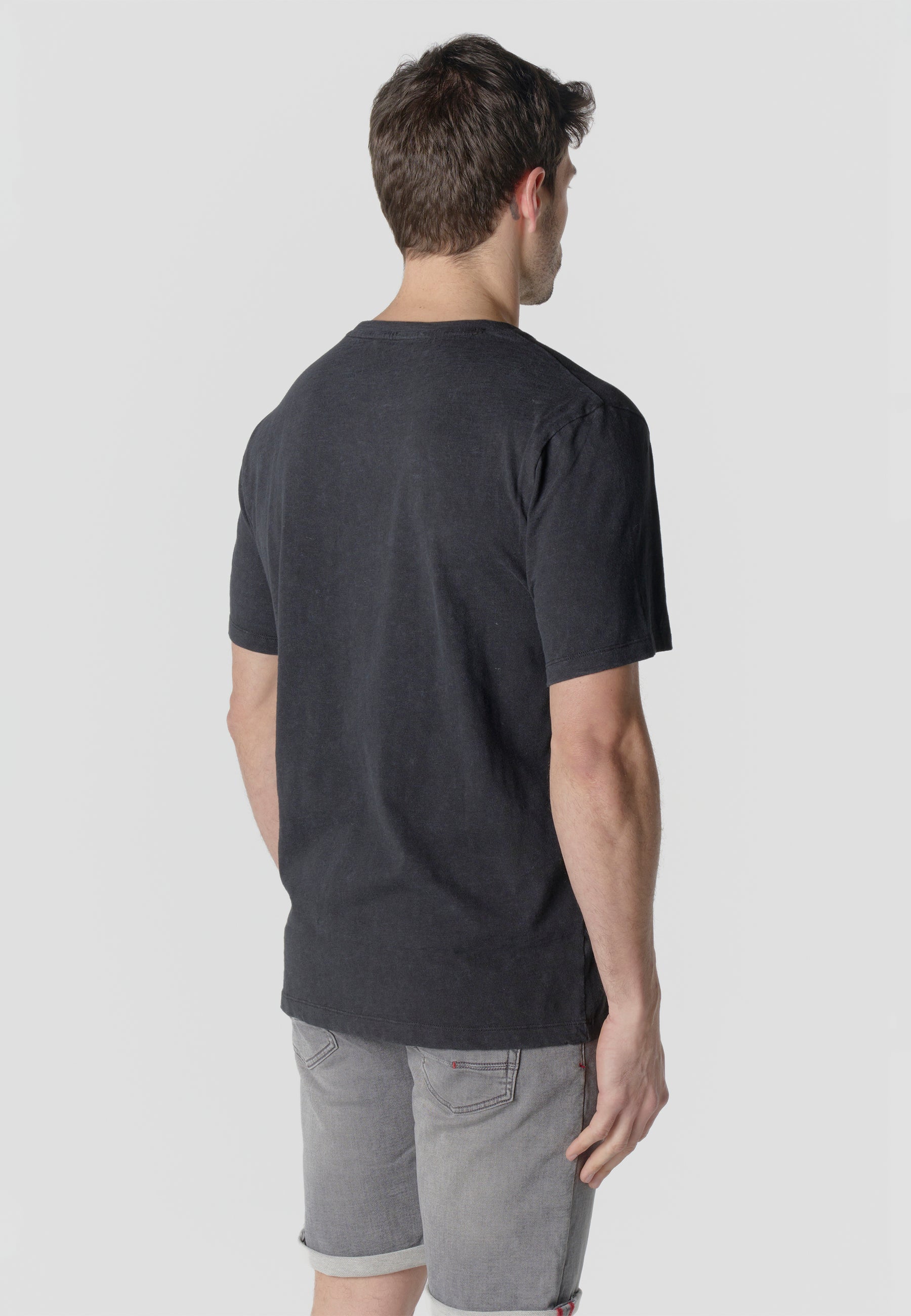 Camiseta Hombre Manga Corta Estampado Calavera Geométrica Negra – Koroshi