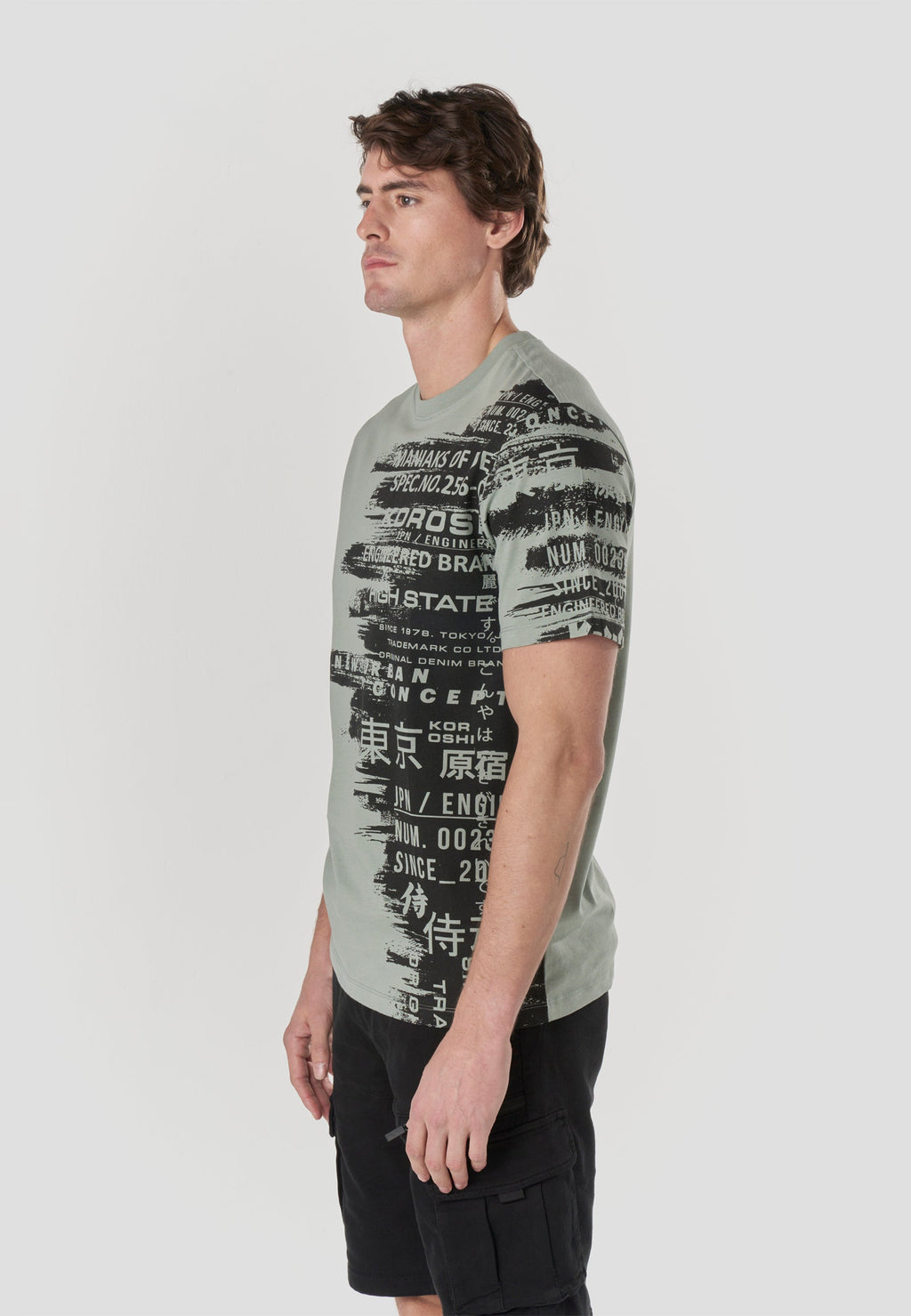 Camiseta Hombre Manga Corta Print Lateral Verde Claro – Koroshi