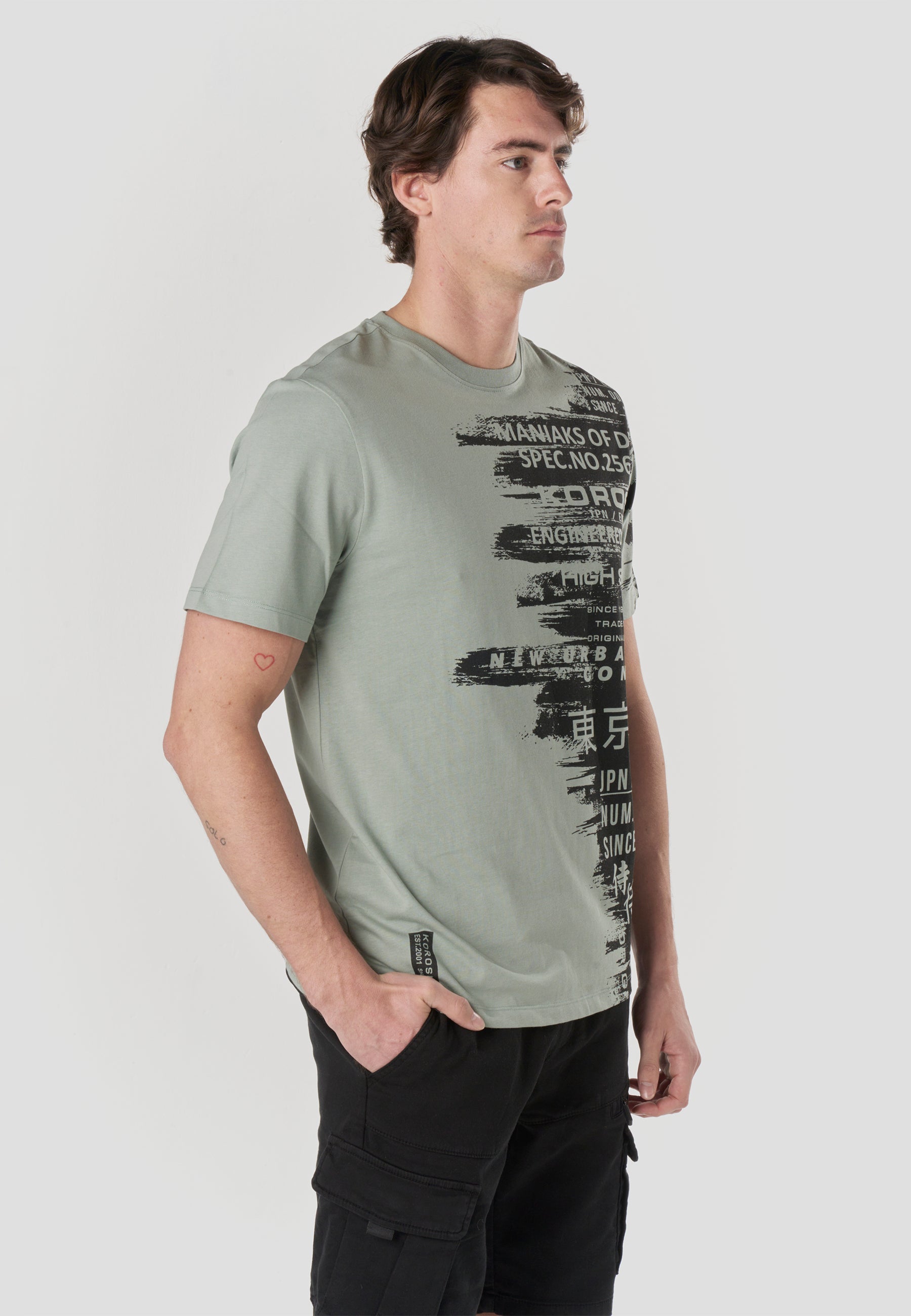 Camiseta Hombre Manga Corta Print Lateral Verde Claro – Koroshi