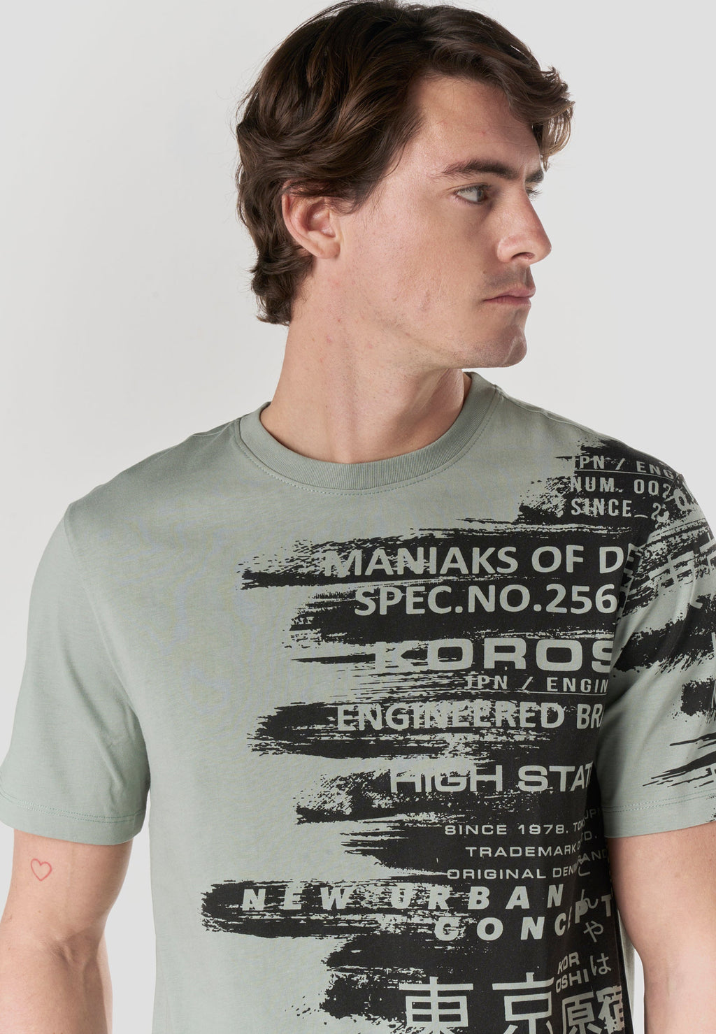 Camiseta Hombre Manga Corta Print Lateral Verde Claro – Koroshi
