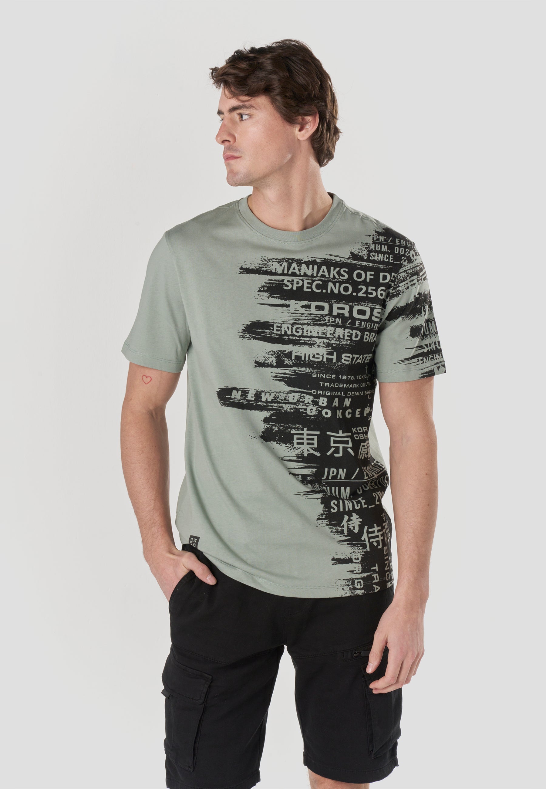 Camiseta Hombre Manga Corta Print Lateral Verde Claro – Koroshi