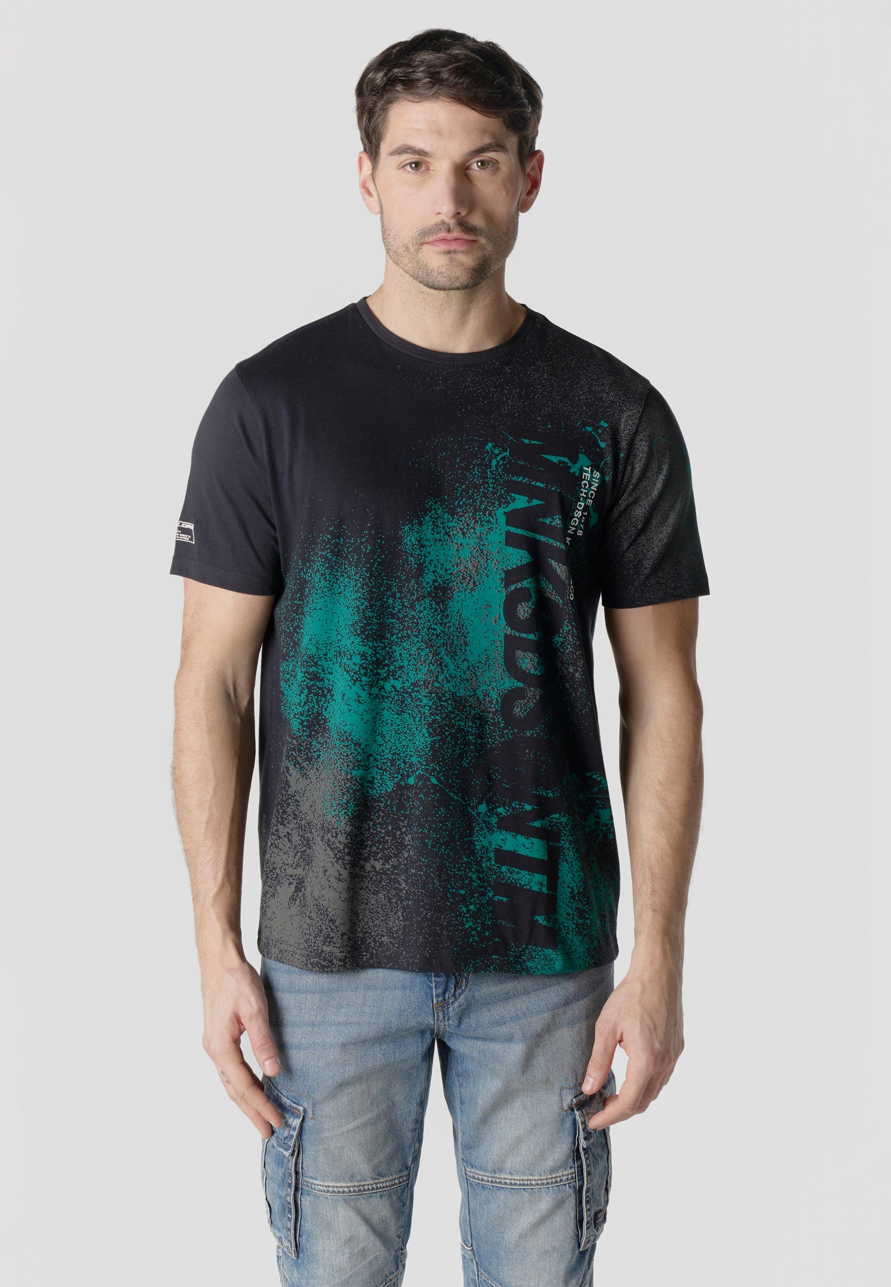 Camiseta Hombre Manga Corta Estampado All Over Spray Negra – Koroshi