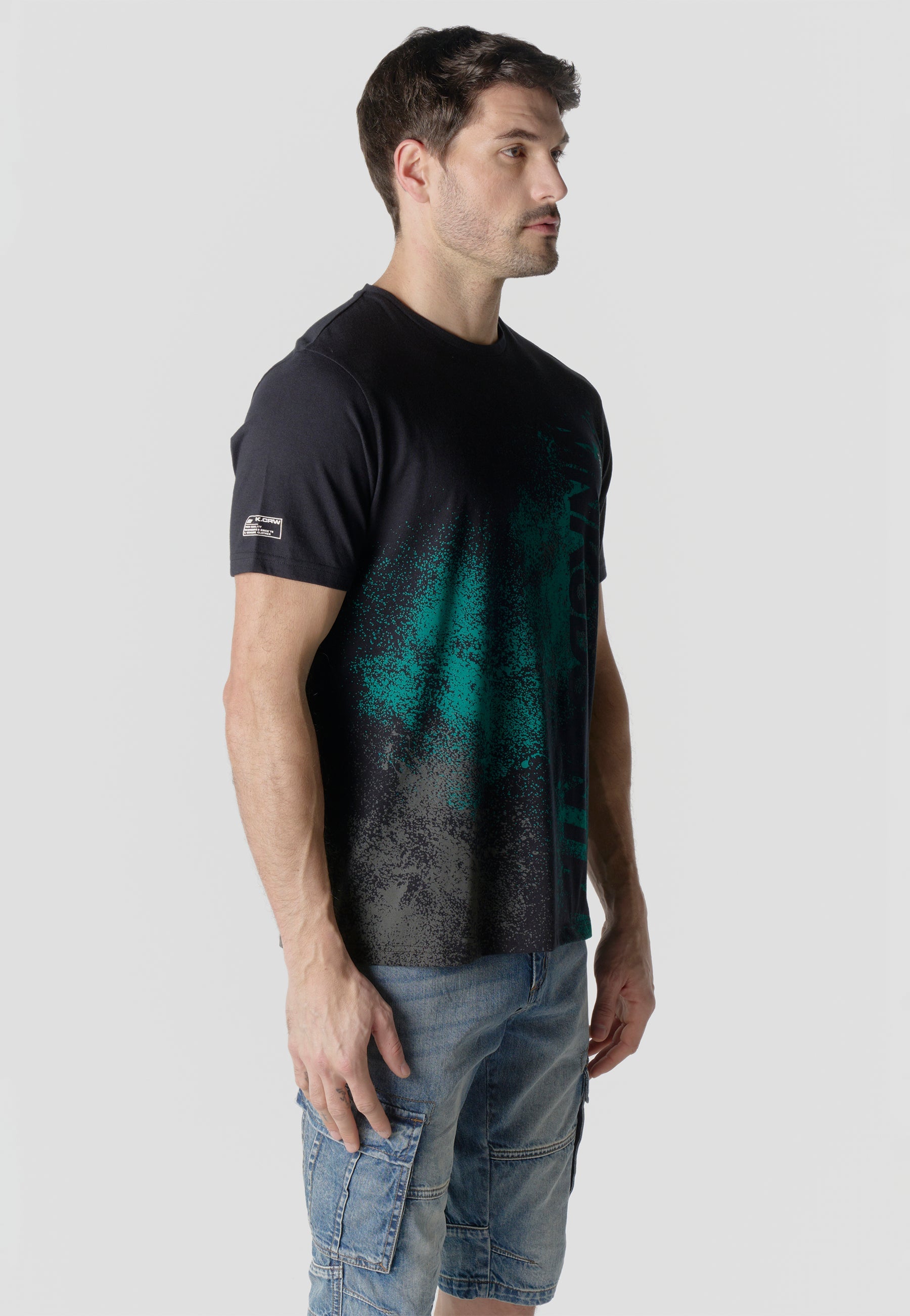 Camiseta Hombre Manga Corta Estampado All Over Spray Negra – Koroshi
