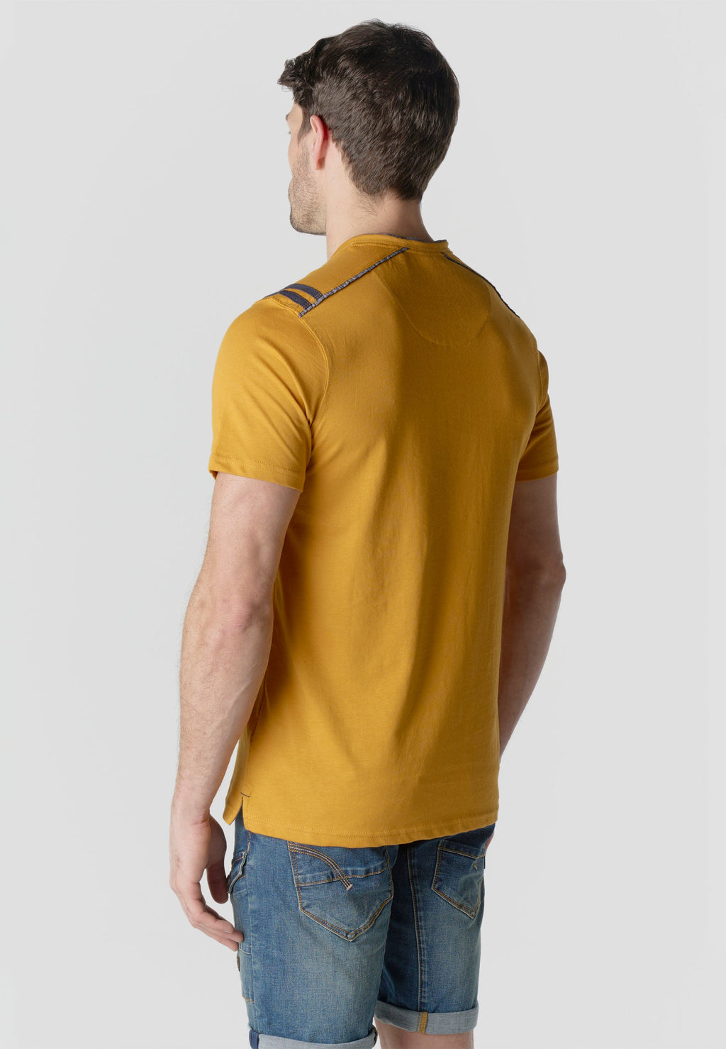 Camiseta Hombre Manga Corta Henley Bordados con Bolsillo – Koroshi 2611MC22