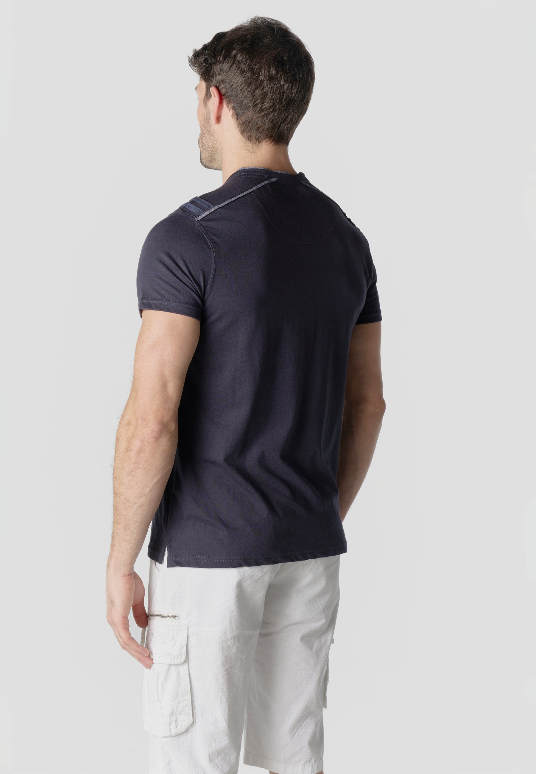 Camiseta Hombre Manga Corta Henley Bordados con Bolsillo – Koroshi 2611MC22