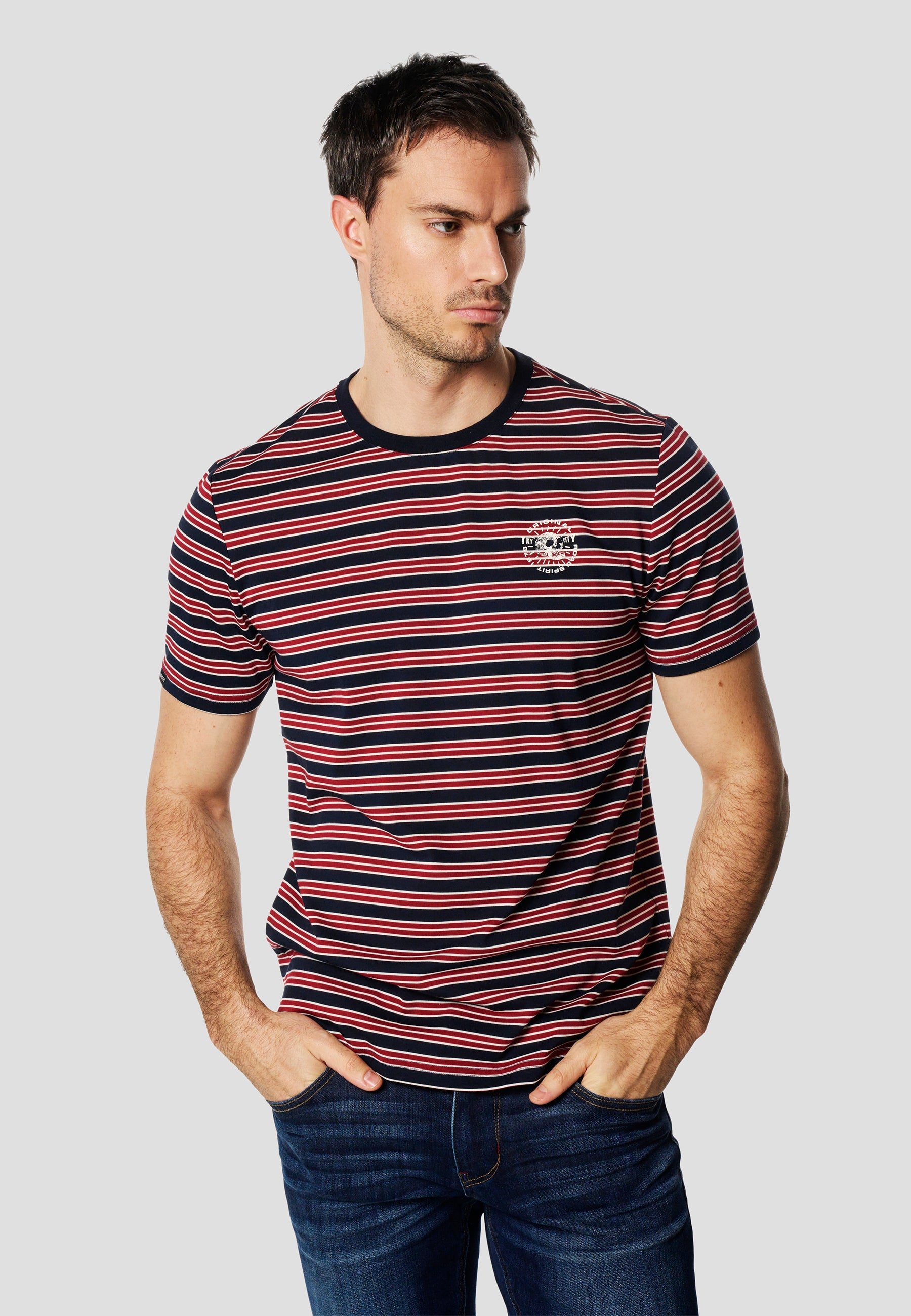Camiseta Hombre Manga Corta Rayas Bordado Pecho Roja – Koroshi