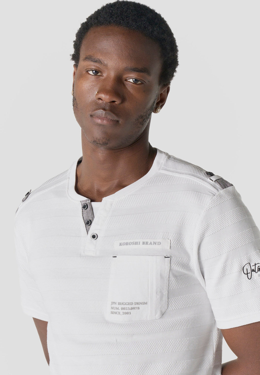 Camiseta Hombre Manga Corta Henley Texturizada Bolsillo – Koroshi 2611MC36