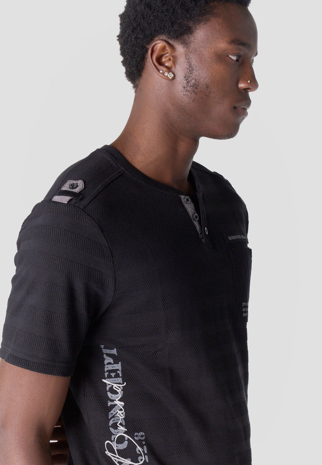 Camiseta Hombre Manga Corta Henley Texturizada Bolsillo – Koroshi 2611MC36