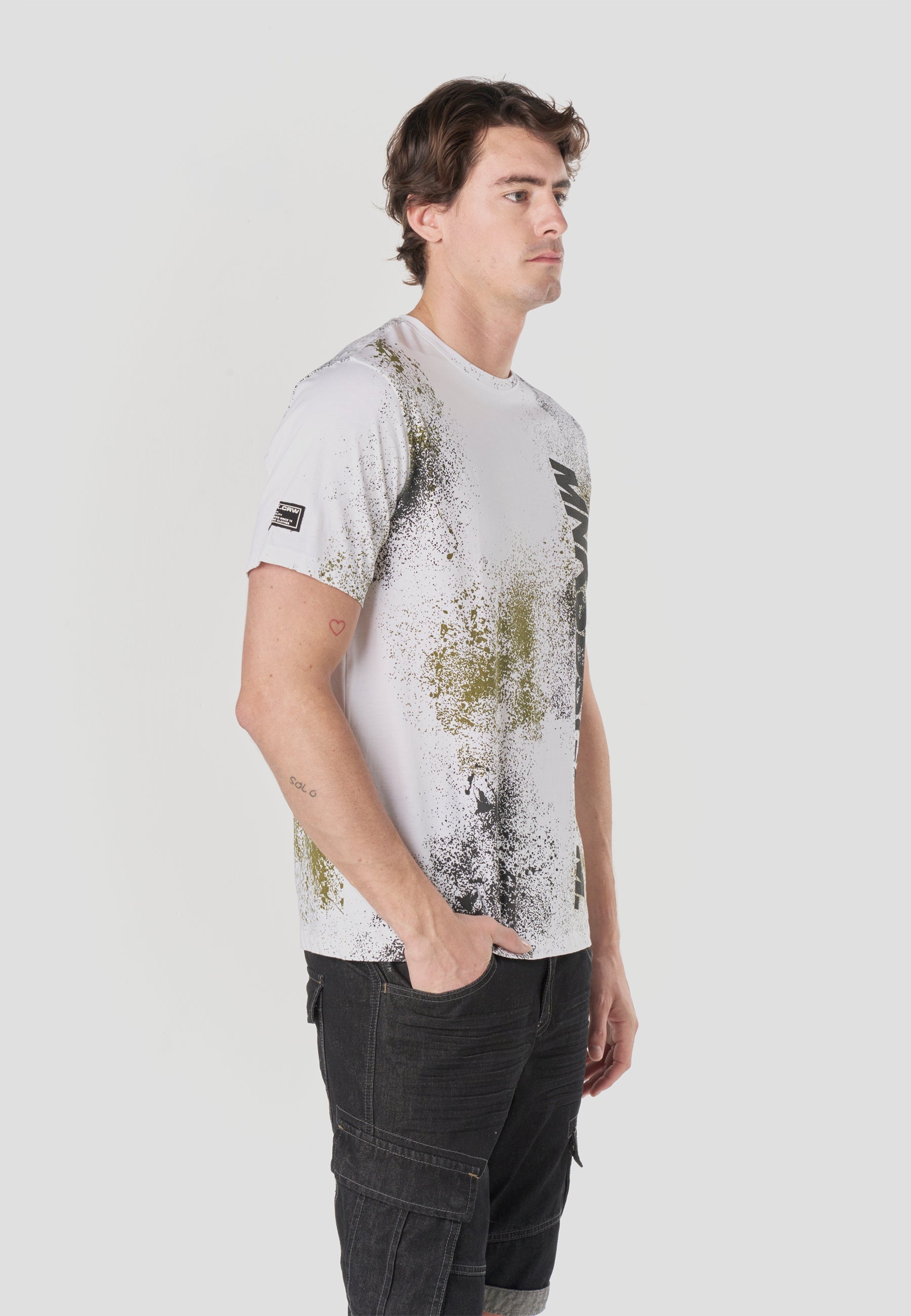 Camiseta Hombre Manga Corta Estampado Spray All-Over Blanca – Koroshi