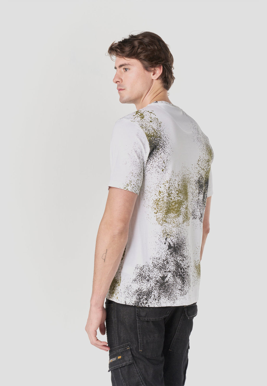 Camiseta Hombre Manga Corta Estampado Spray All-Over Blanca – Koroshi