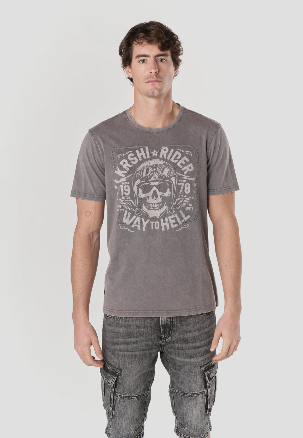 Camiseta Hombre Manga Corta Lavada Print Rider Gris – Koroshi