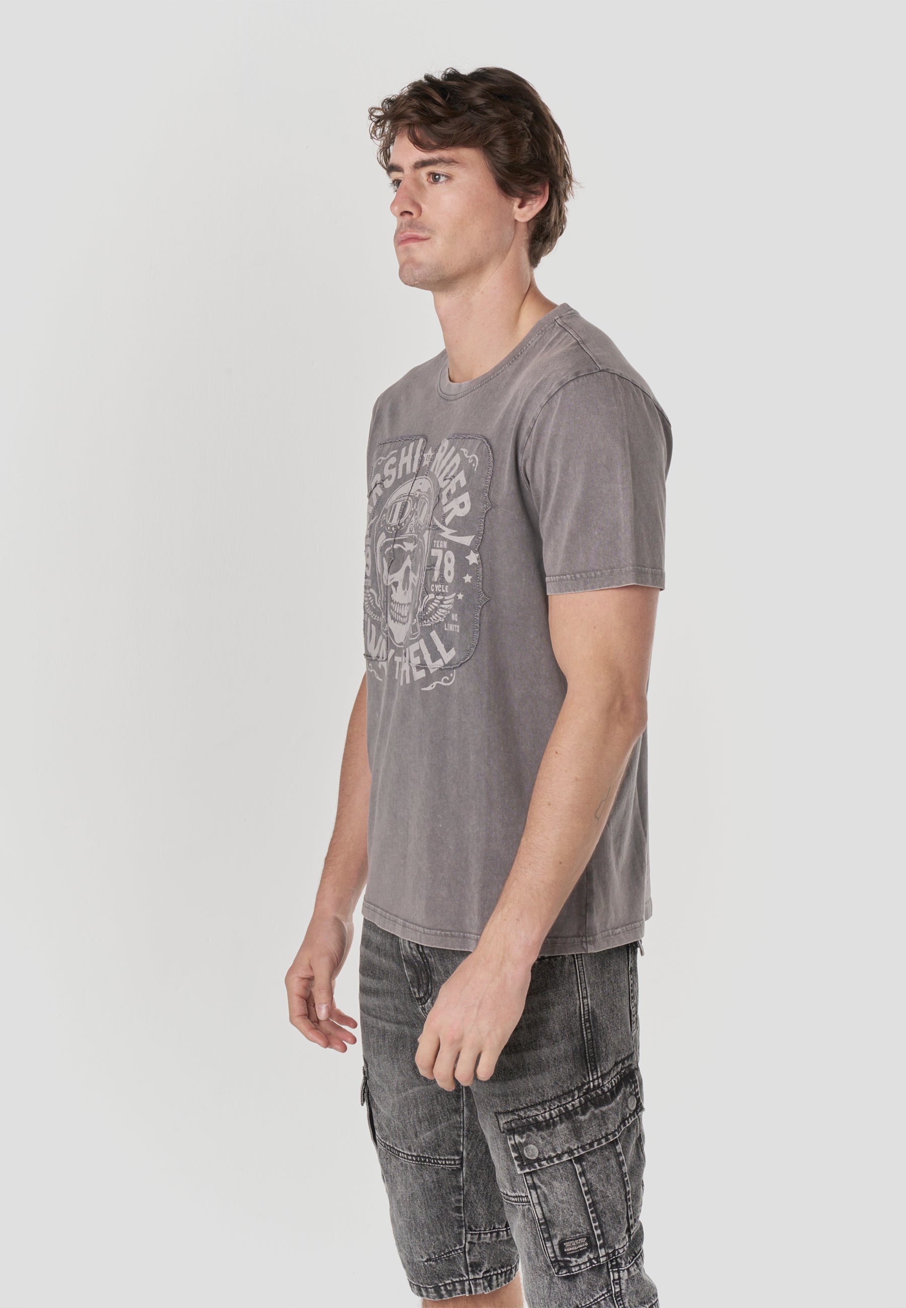 Camiseta Hombre Manga Corta Lavada Print Rider Gris – Koroshi