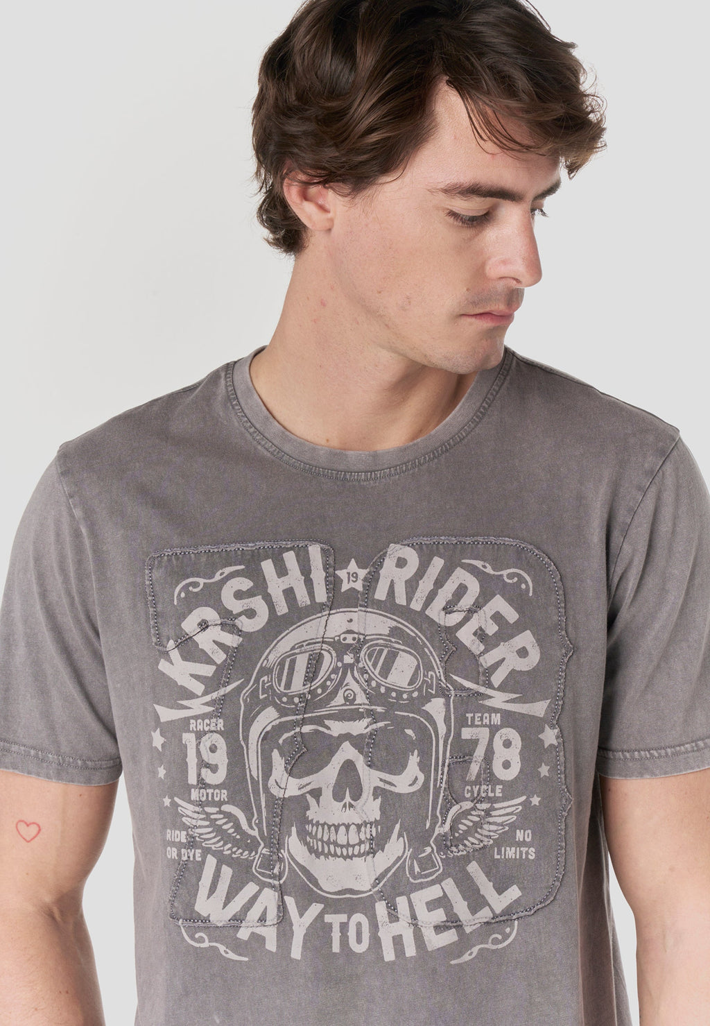 Camiseta Hombre Manga Corta Lavada Print Rider Gris – Koroshi