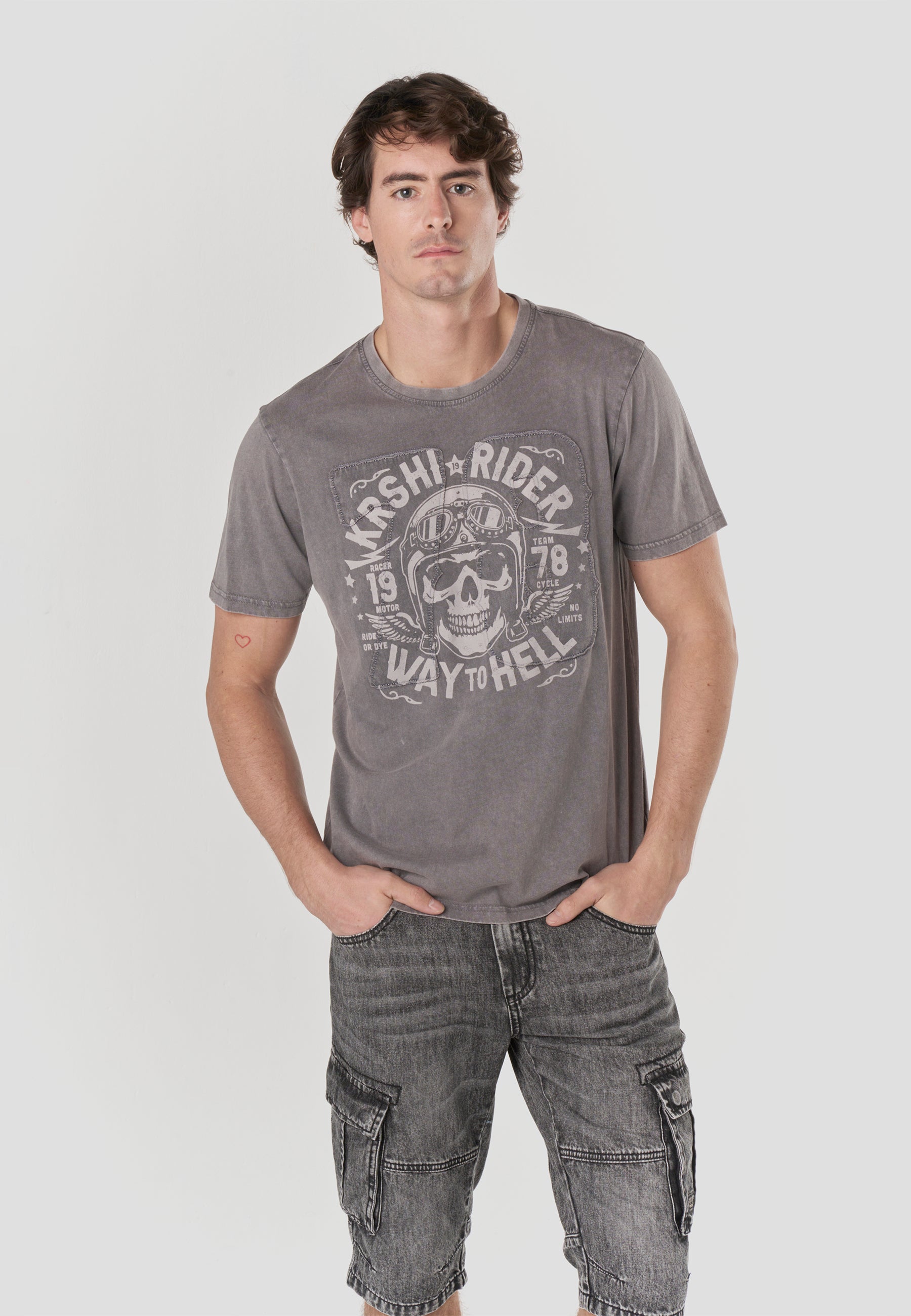 Camiseta Hombre Manga Corta Lavada Print Rider Gris – Koroshi