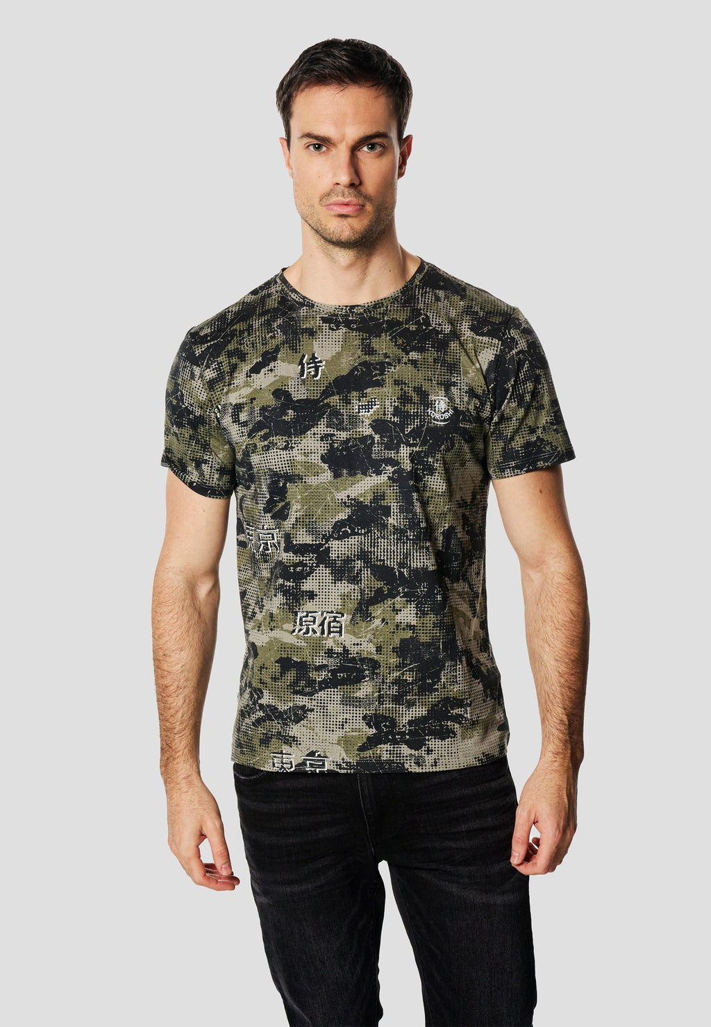 Camiseta Hombre Manga Corta Estampado Camuflaje Kaki – Koroshi