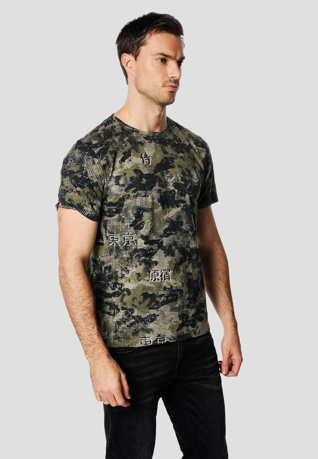 Camiseta Hombre Manga Corta Estampado Camuflaje Kaki – Koroshi