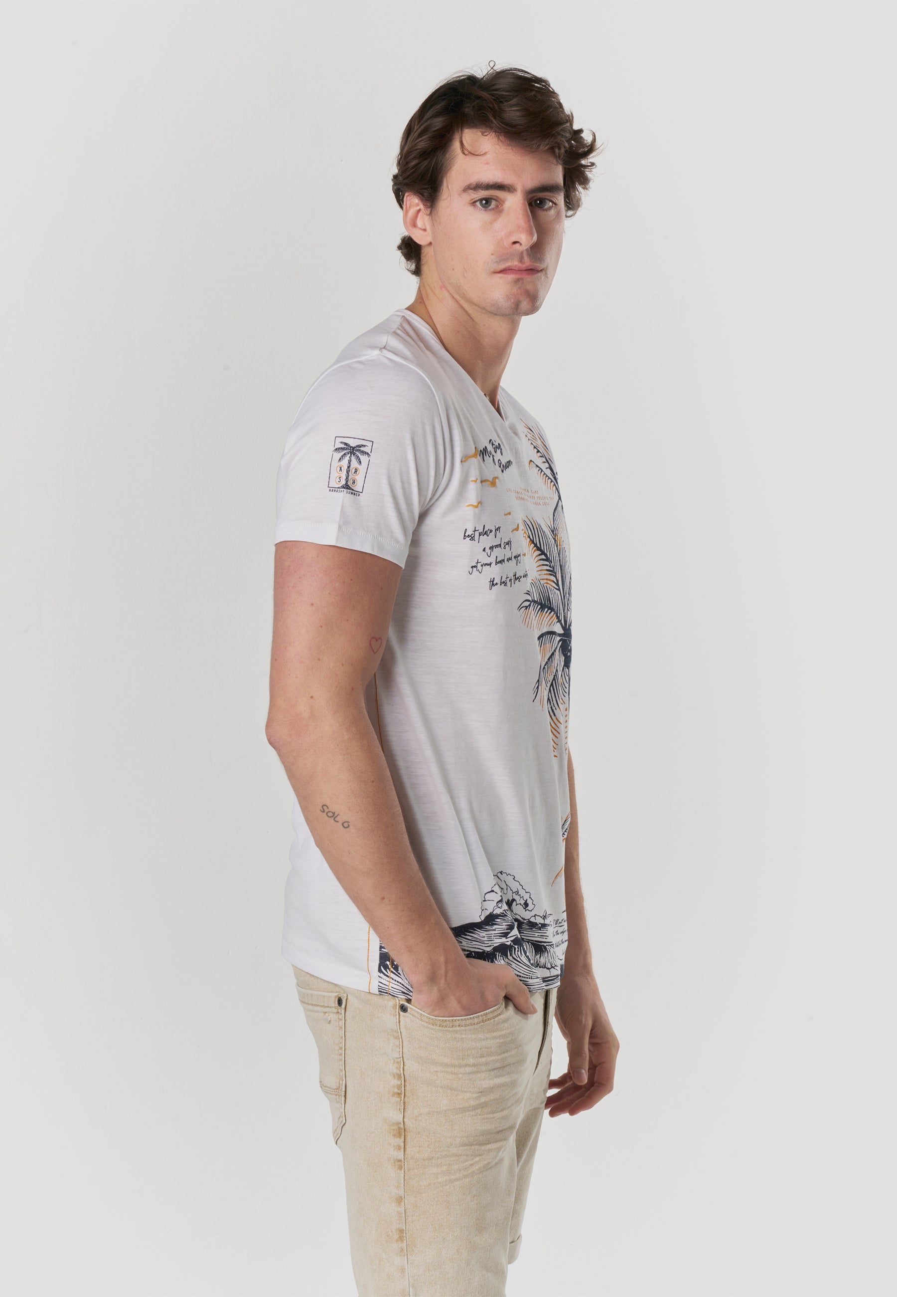 Camiseta Hombre Manga Corta Henley Estampado Tropical Cruda – Koroshi
