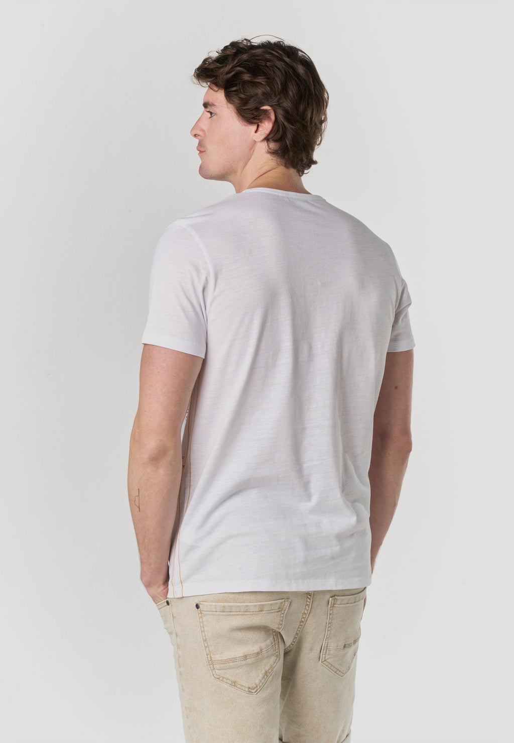 Camiseta Hombre Manga Corta Henley Estampado Tropical Cruda – Koroshi
