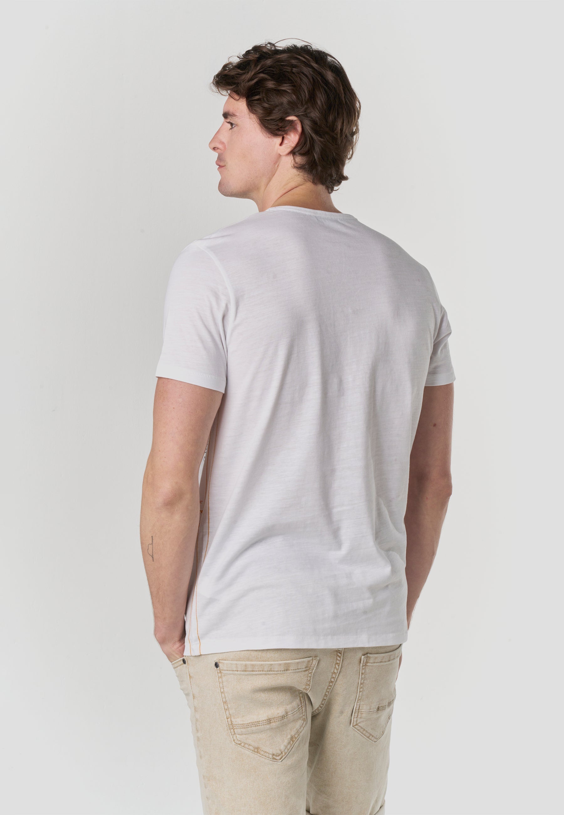 Camiseta Hombre Manga Corta Henley Estampado Tropical Cruda – Koroshi