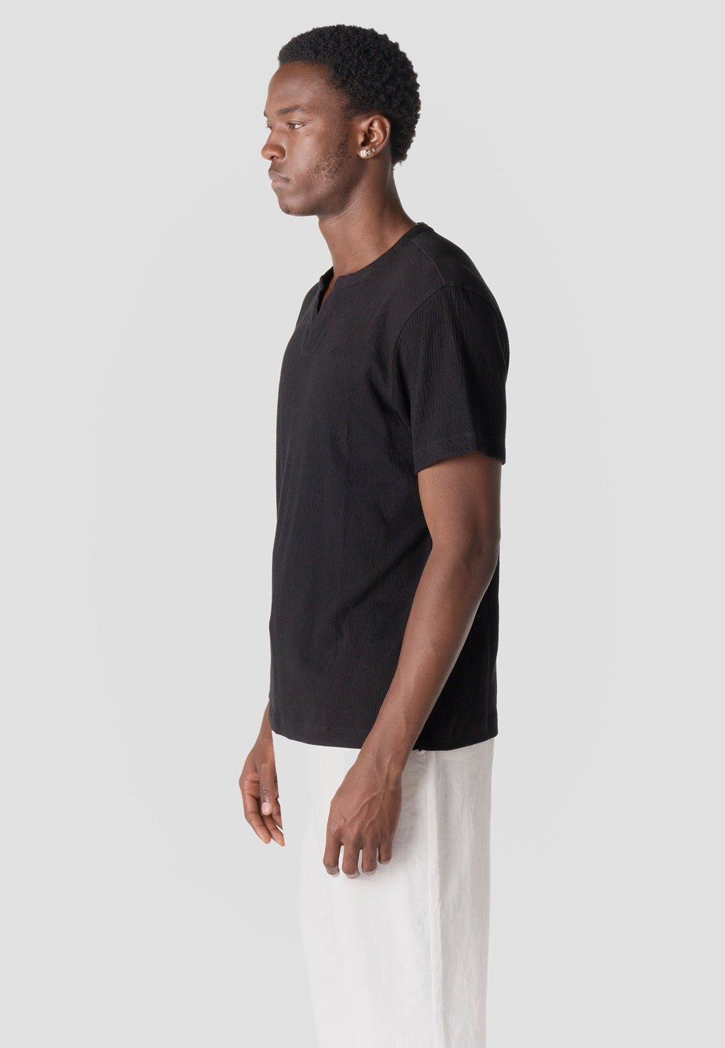 Camiseta Hombre Manga Corta Texturizada Cuello Abertura – Koroshi 2611MC65