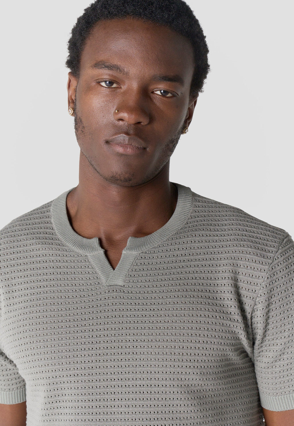 Camiseta Hombre Manga Corta Henley Tricot Kaki – Koroshi