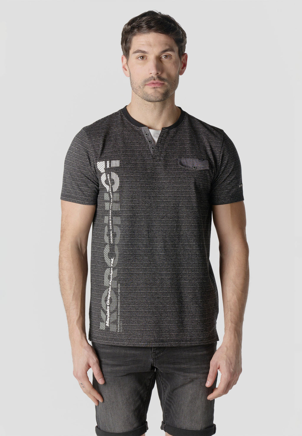 Camiseta Hombre Manga Corta Henley Jaspeada Print Koroshi Negra – Koroshi