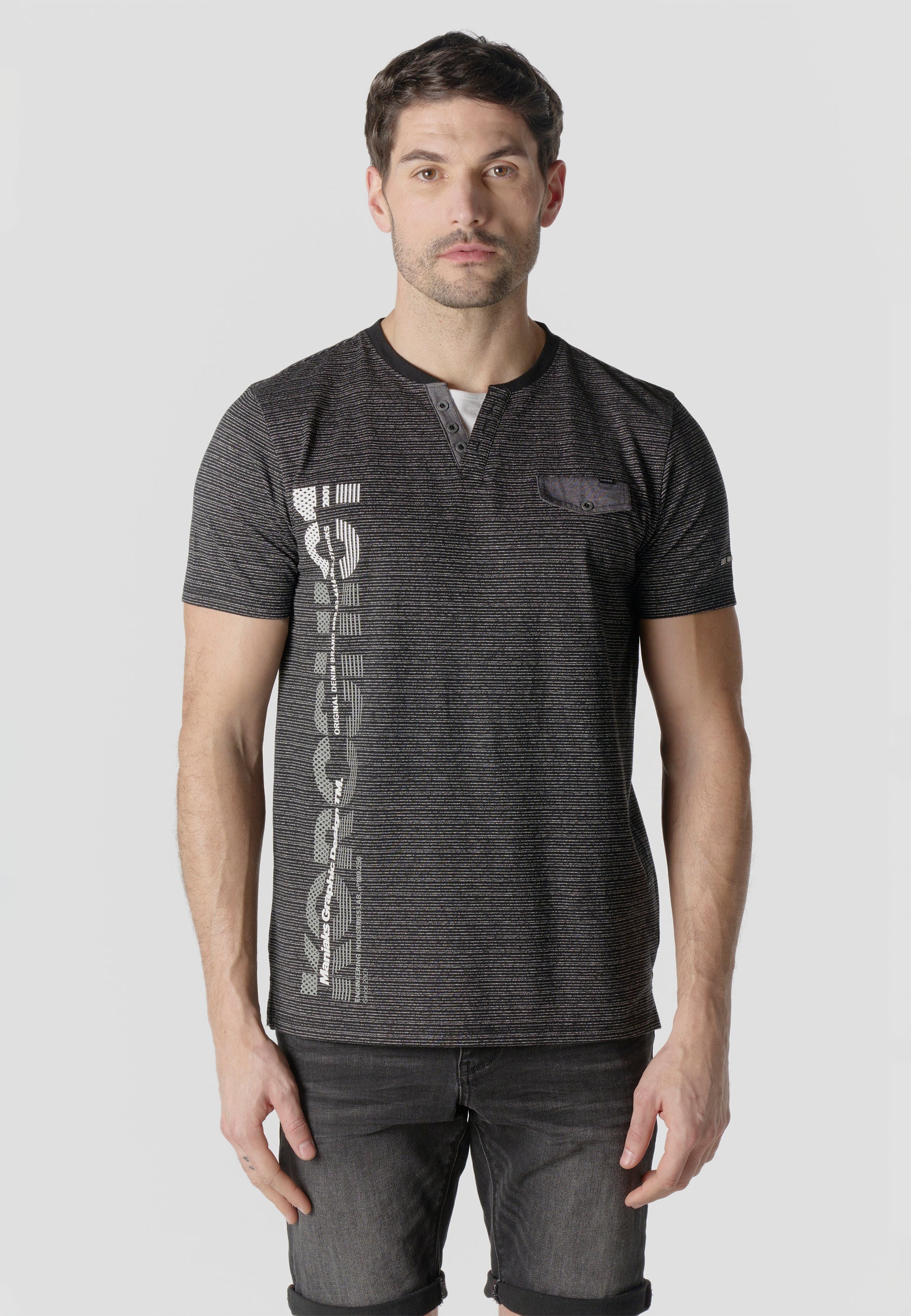 Camiseta Hombre Manga Corta Henley Jaspeada Print Koroshi Negra – Koroshi