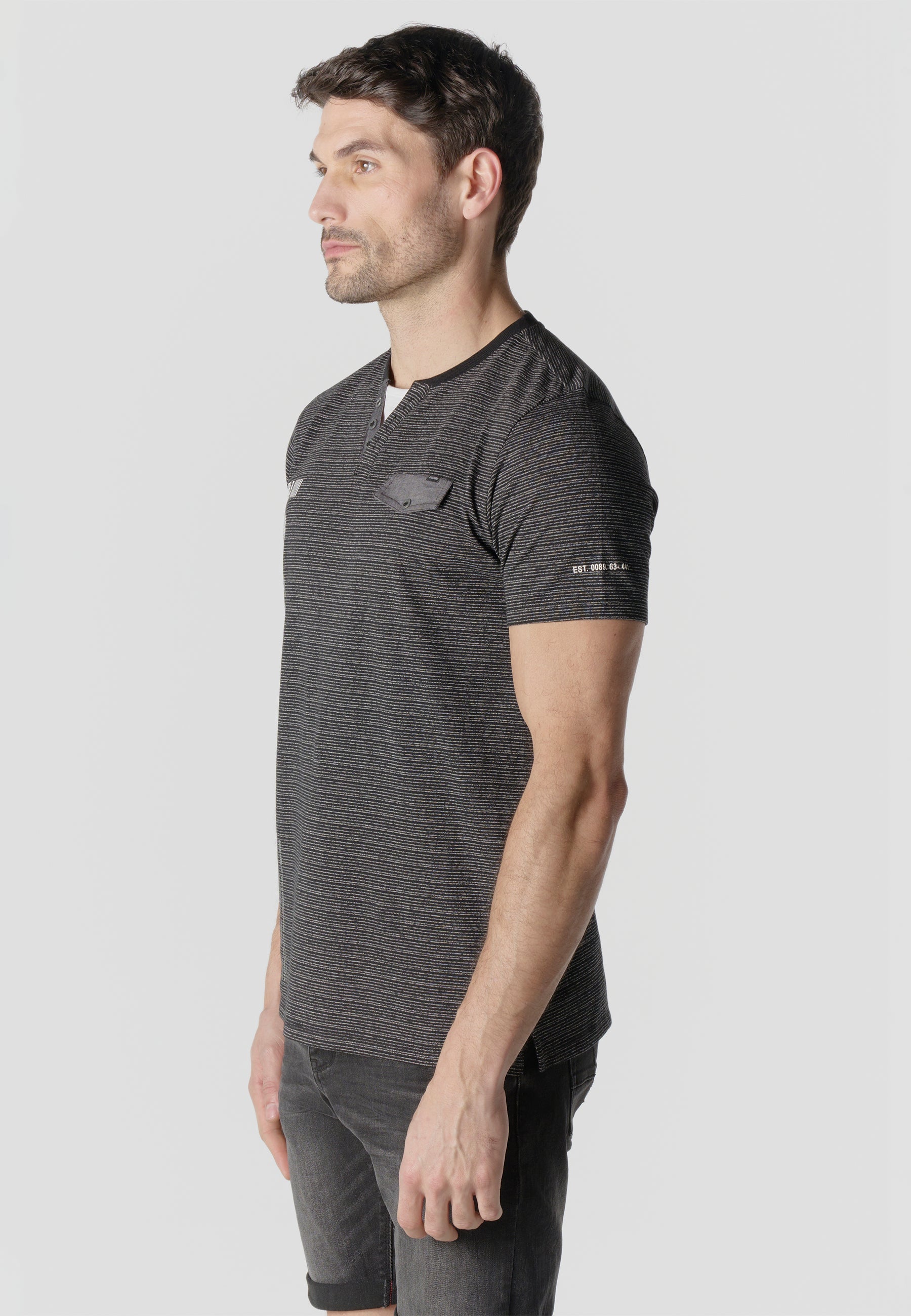 Camiseta Hombre Manga Corta Henley Jaspeada Print Koroshi Negra – Koroshi